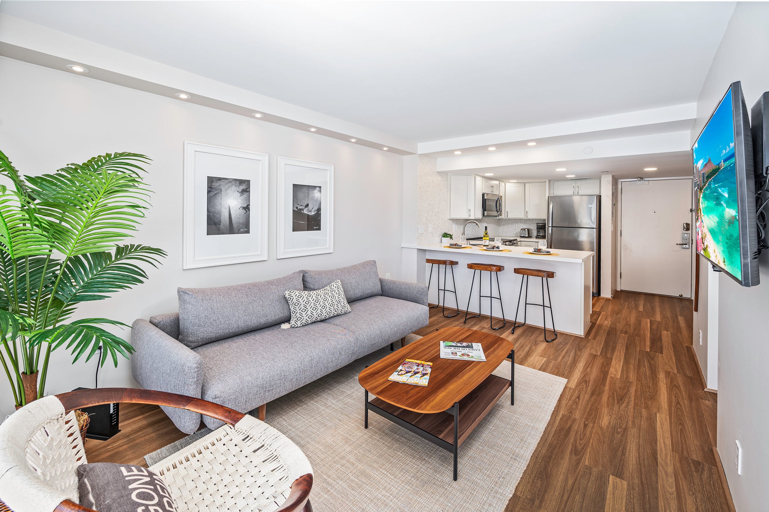 Ocean-Lagoon Condo w/Full Kitchen at Ilikai Hotel - Image 1
