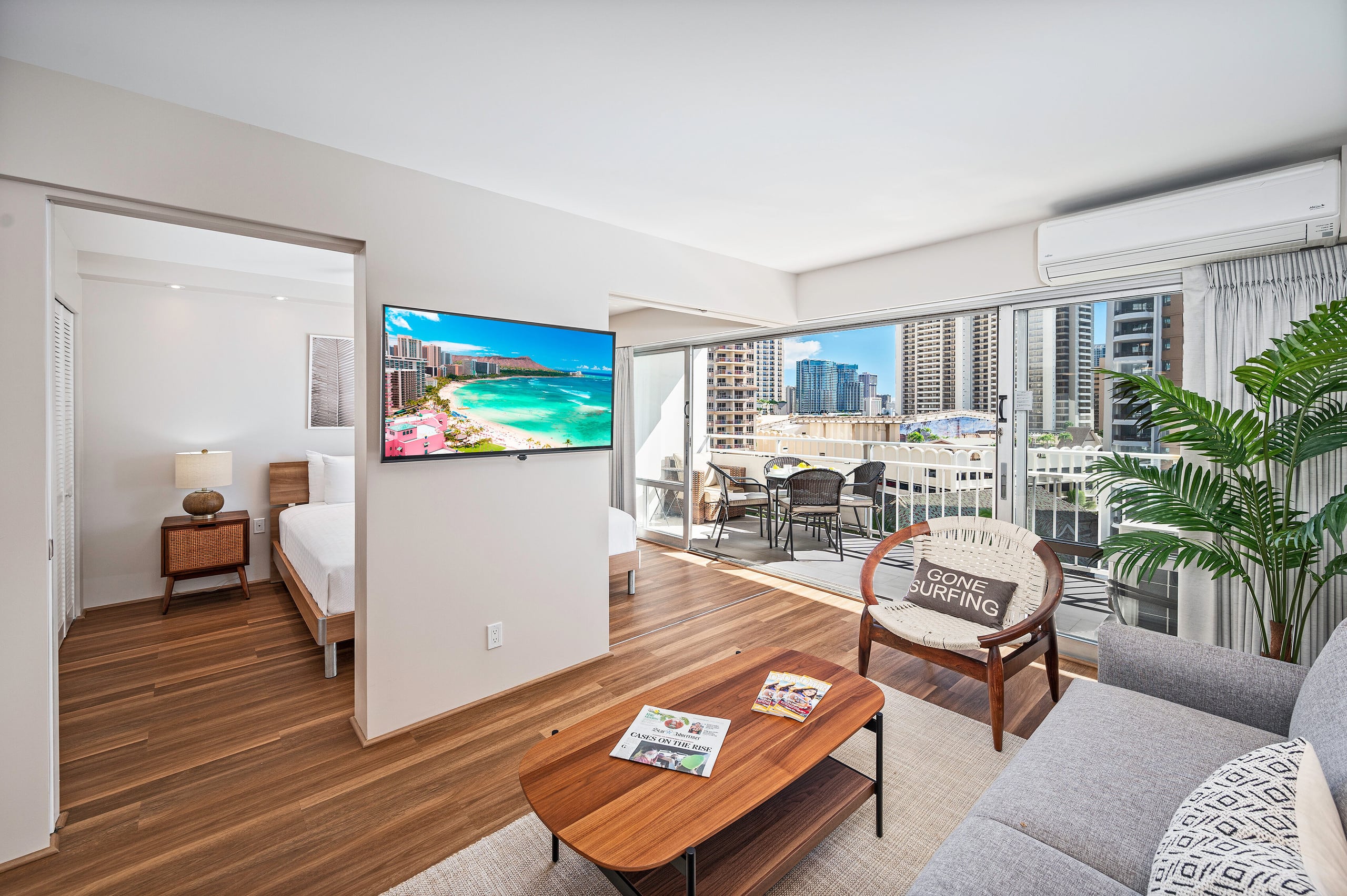 Ocean-Lagoon Condo w/Full Kitchen at Ilikai Hotel - Image 2