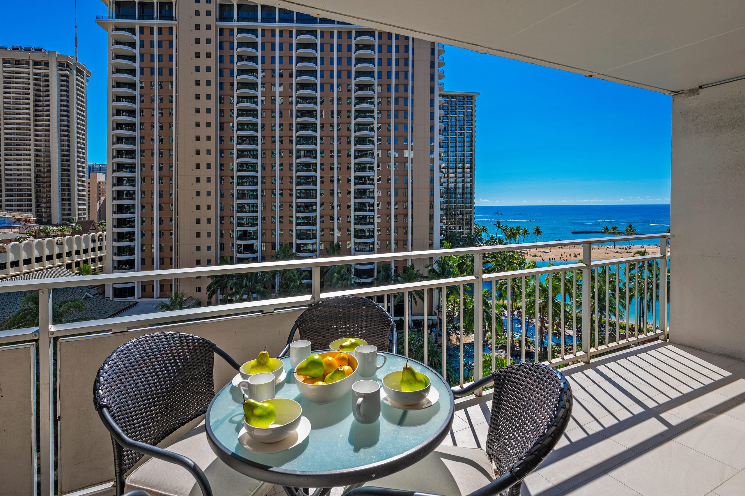Ocean-Lagoon Condo w/Full Kitchen at Ilikai Hotel - Image 19