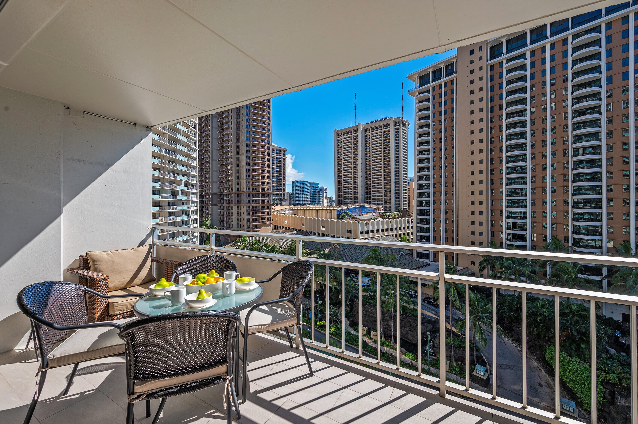Ocean-Lagoon Condo w/Full Kitchen at Ilikai Hotel - Image 20
