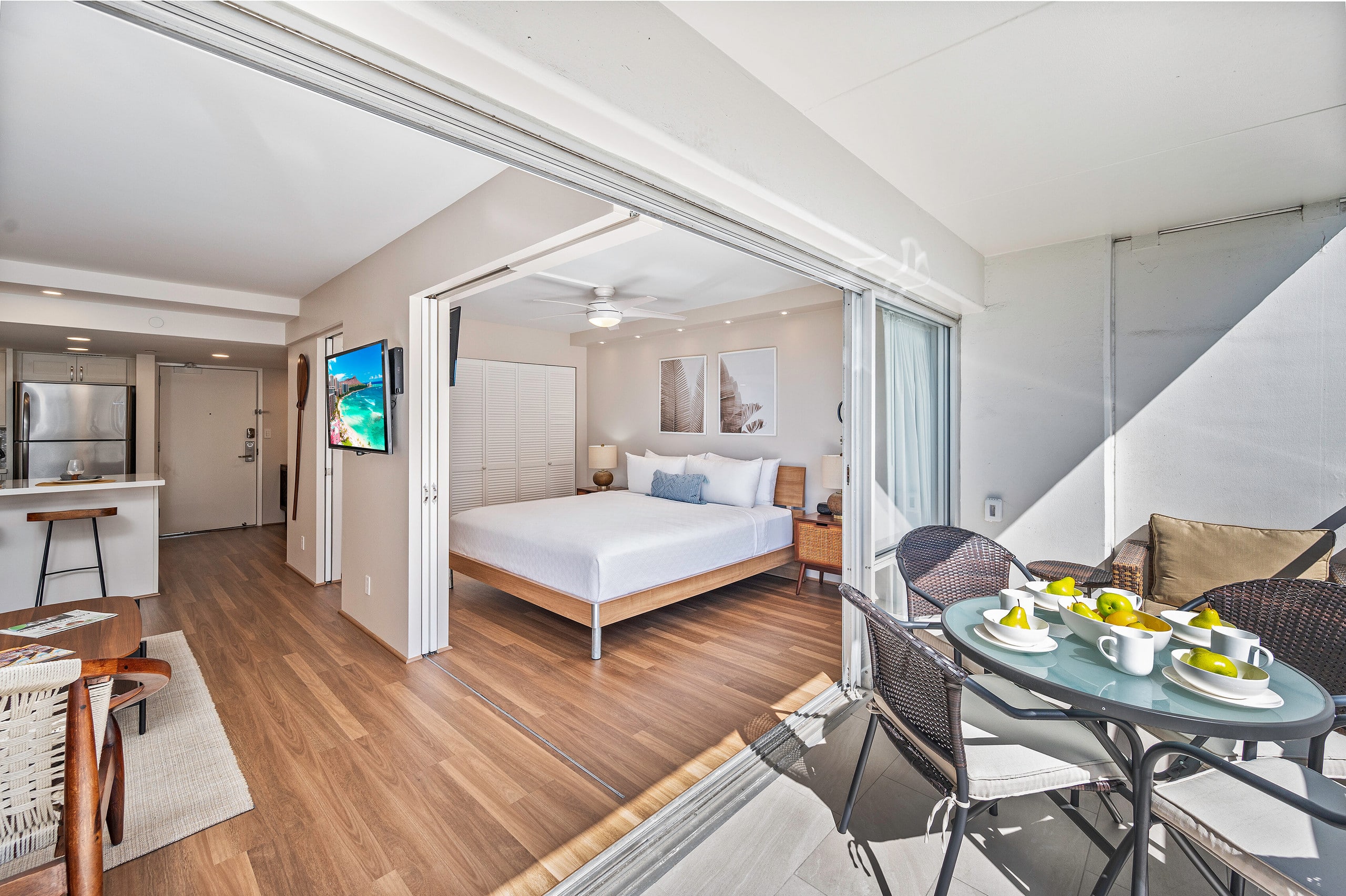 Ocean-Lagoon Condo w/Full Kitchen at Ilikai Hotel - Image 16