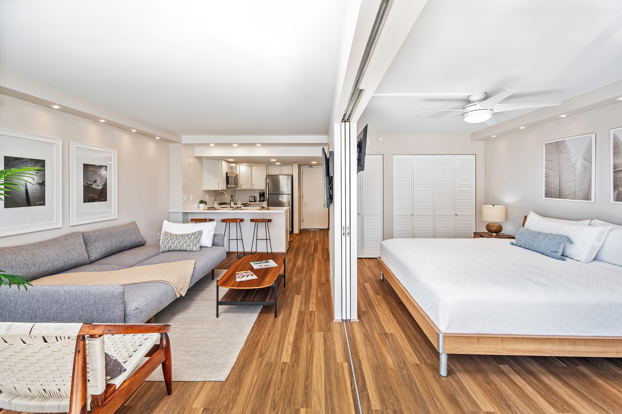 Ocean-Lagoon Condo w/Full Kitchen at Ilikai Hotel - Image 15