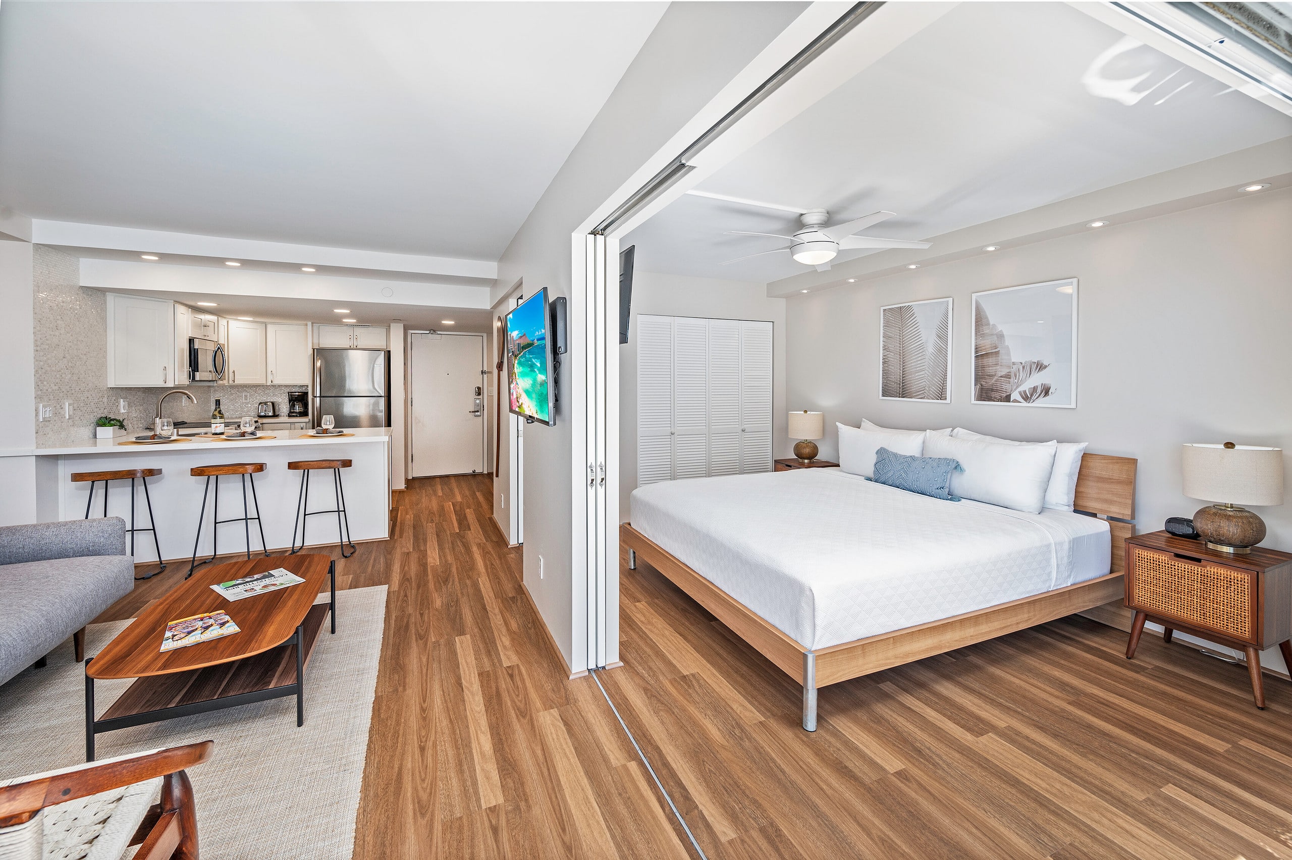 Ocean-Lagoon Condo w/Full Kitchen at Ilikai Hotel - Image 12
