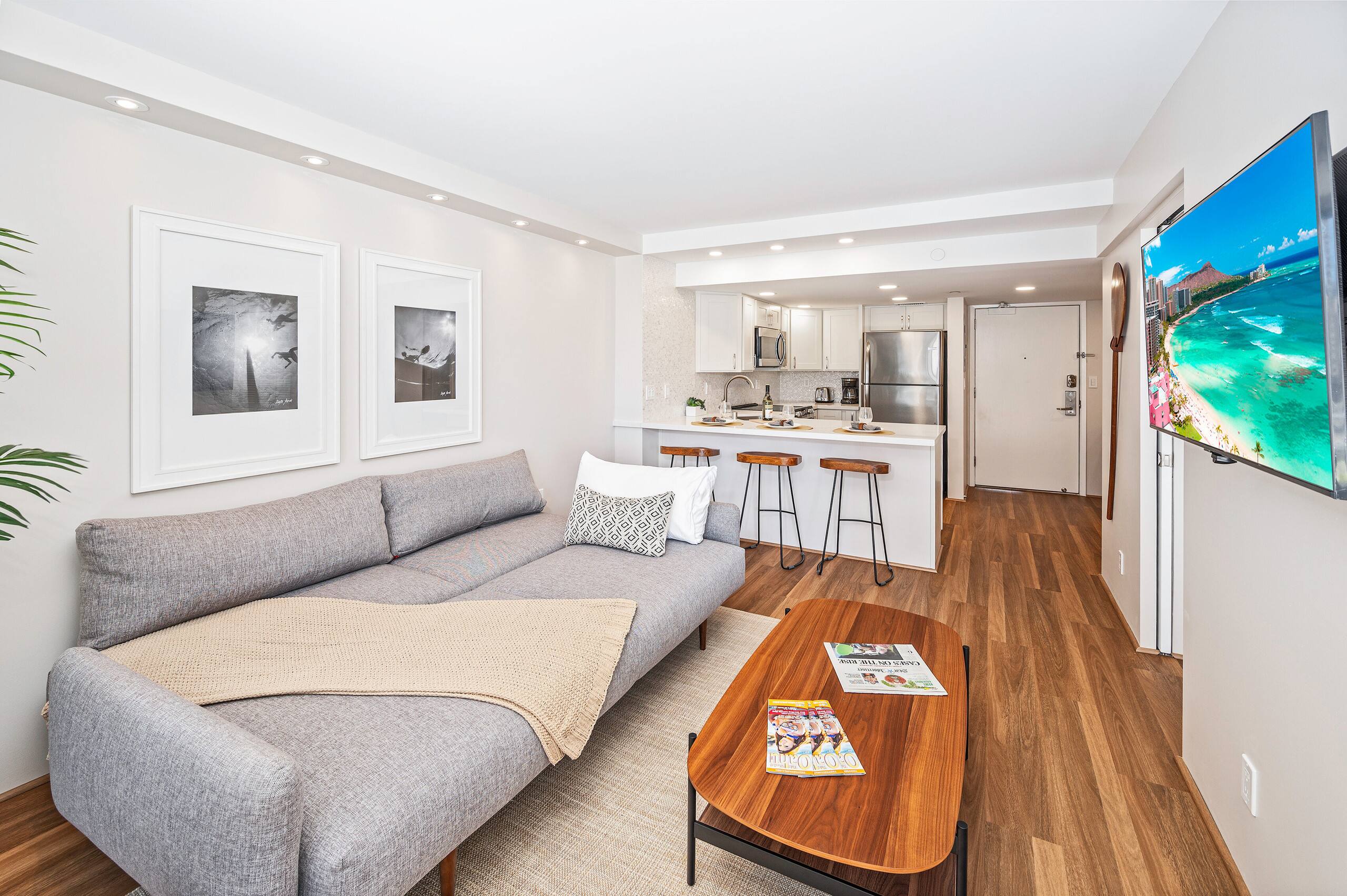 Ocean-Lagoon Condo w/Full Kitchen at Ilikai Hotel - Image 5