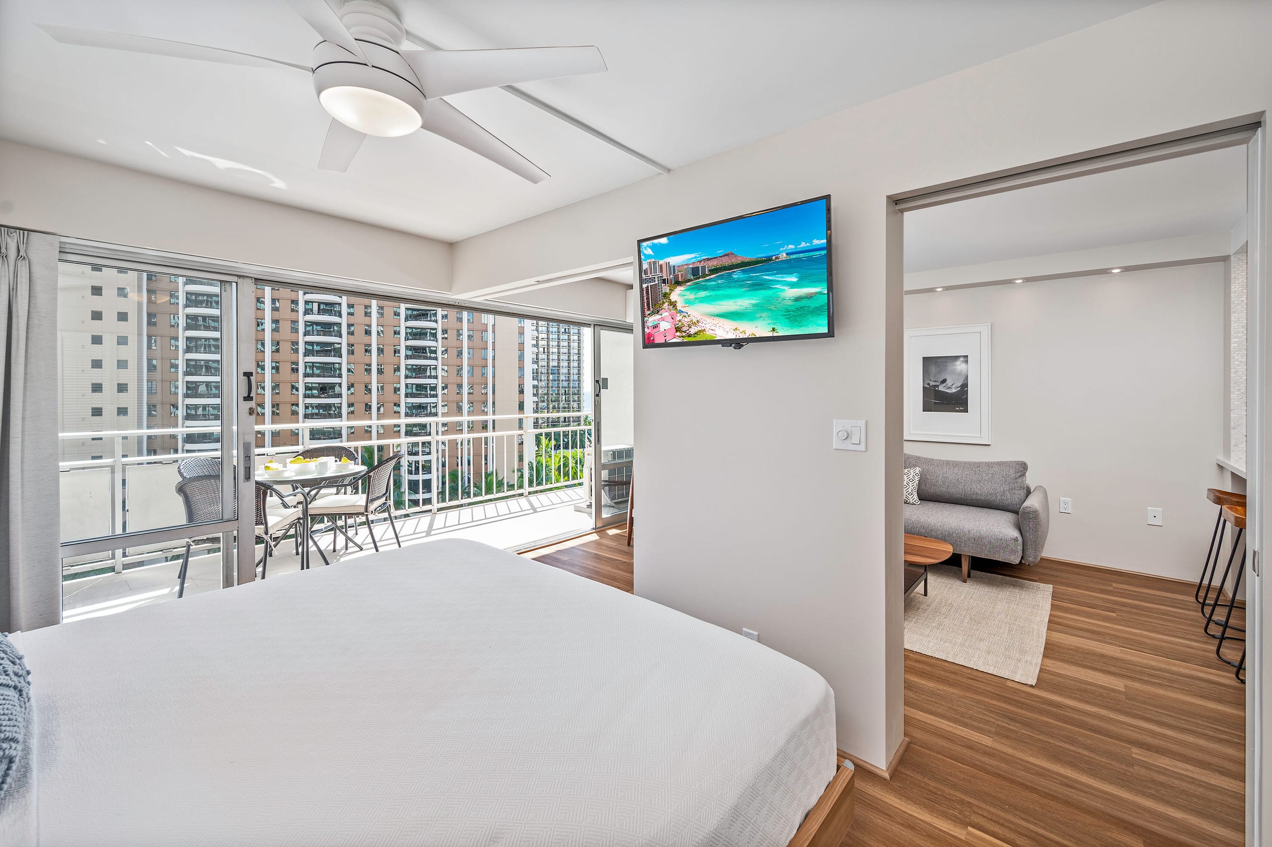 Ocean-Lagoon Condo w/Full Kitchen at Ilikai Hotel - Image 14