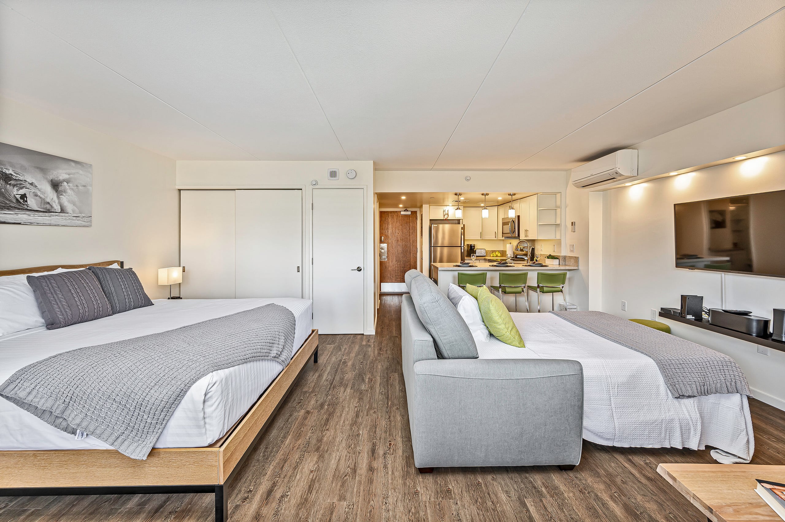 Ilikai Hotel Renovated Condo Steps Away From Beach - Image 5