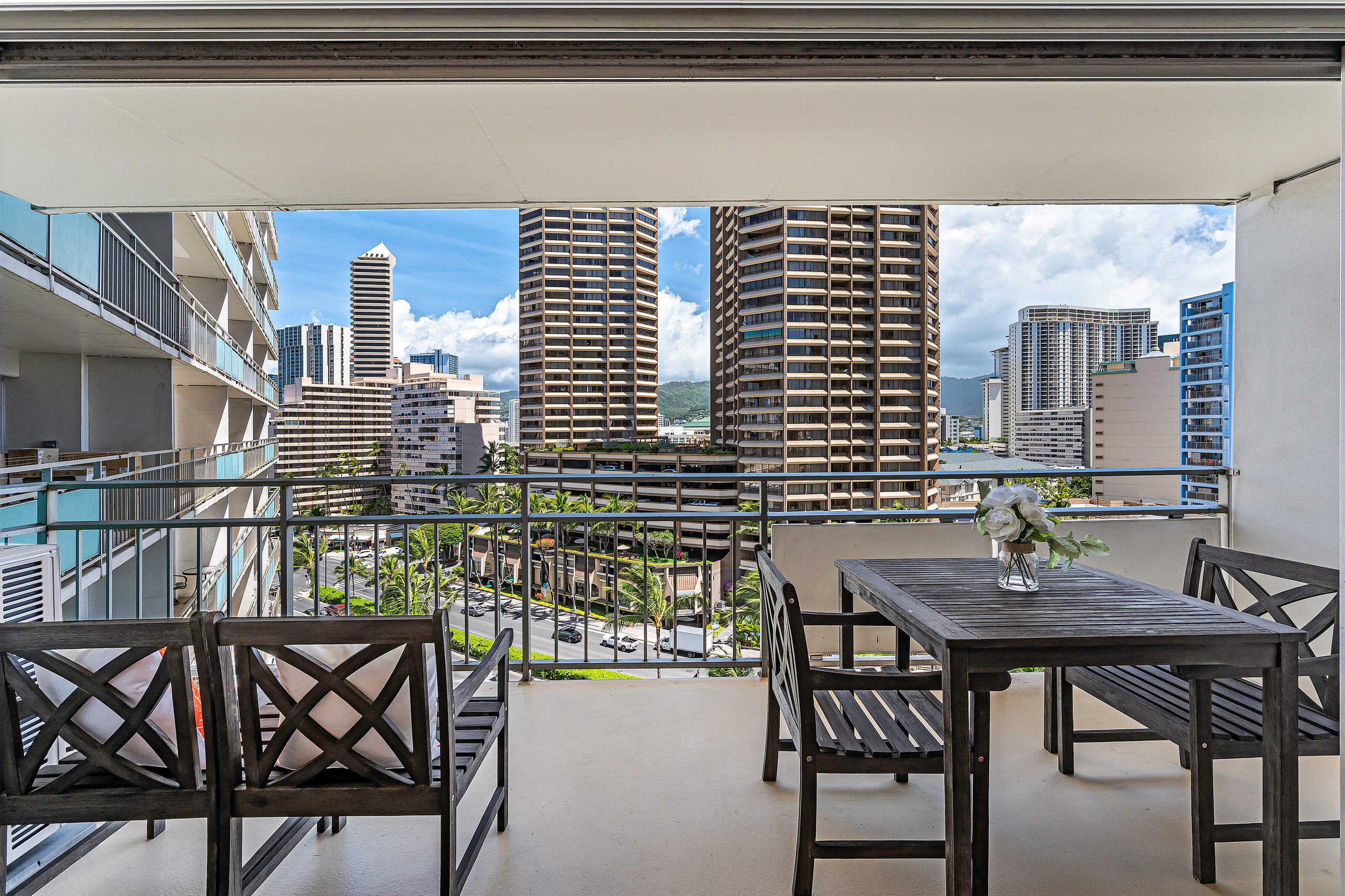 Ilikai Hotel Renovated Condo Steps Away From Beach - Image 18
