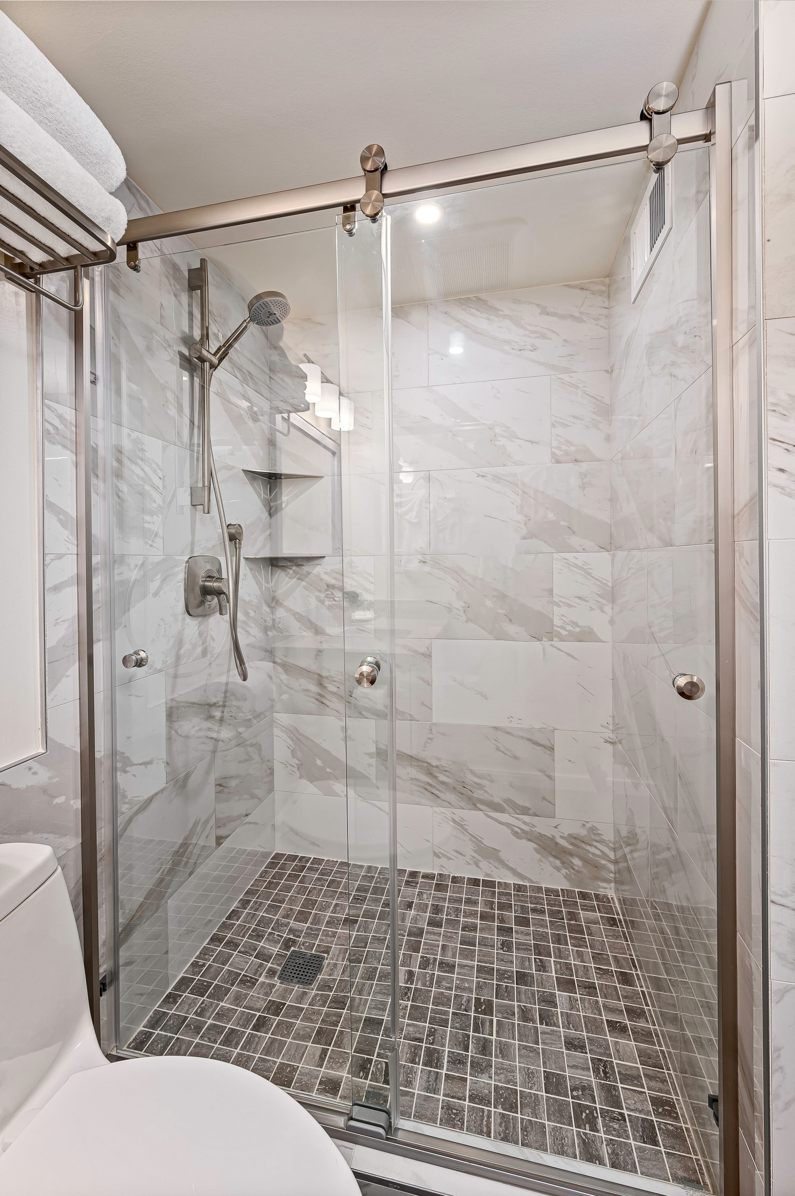 Ilikai Hotel Renovated Condo Steps Away From Beach - Image 15