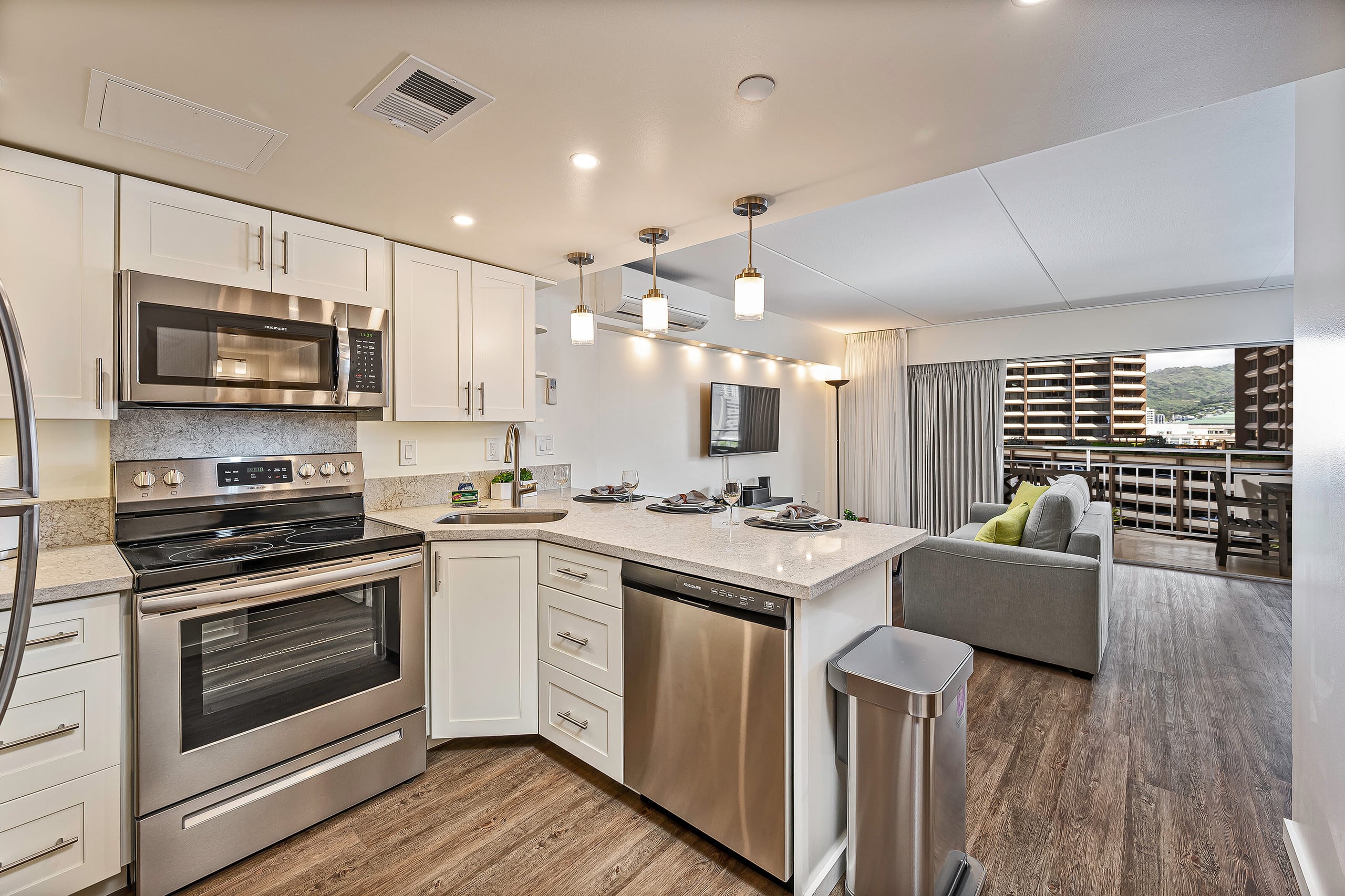 Ilikai Hotel Renovated Condo Steps Away From Beach - Image 9