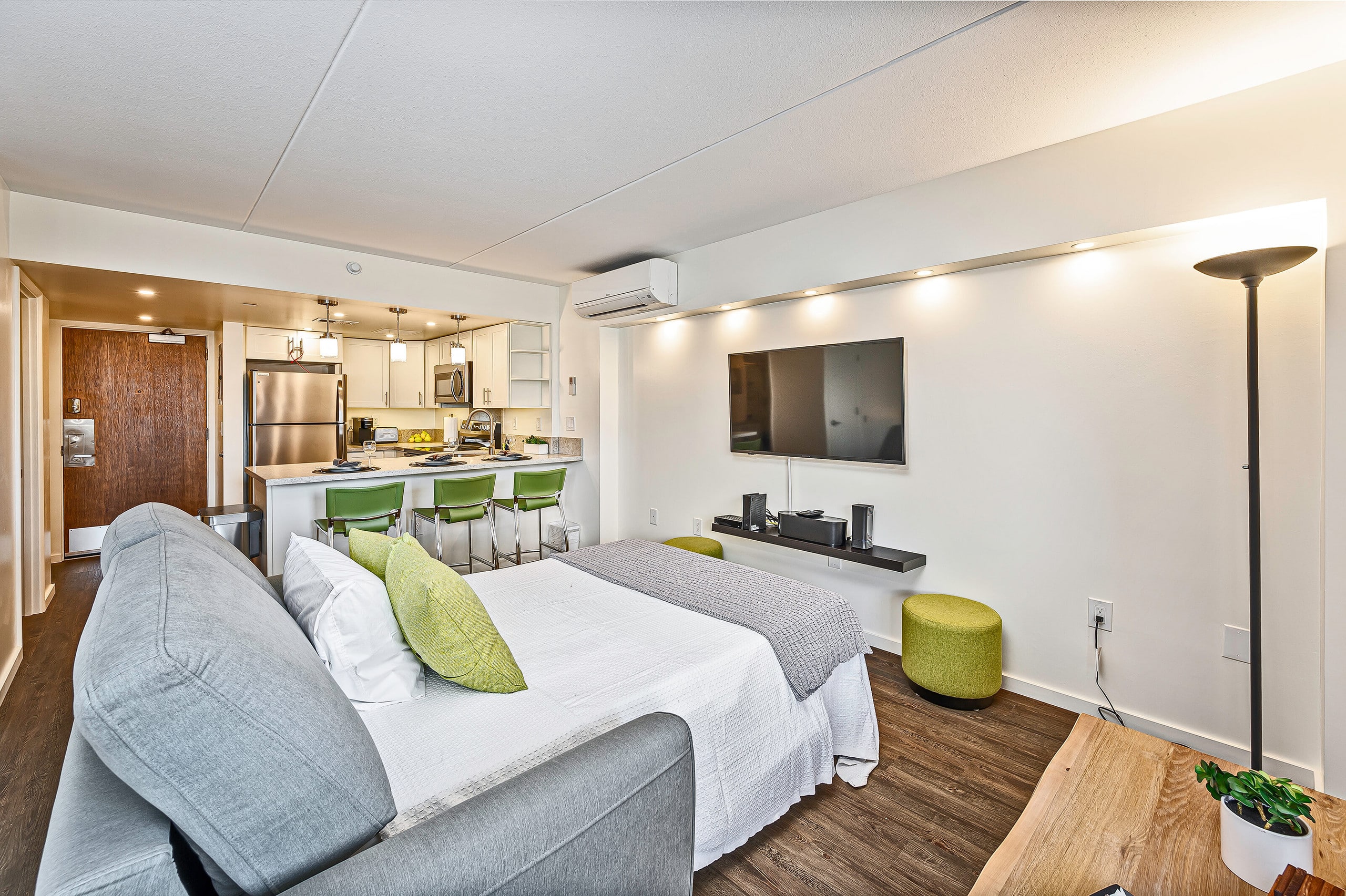 Ilikai Hotel Renovated Condo Steps Away From Beach - Image 6
