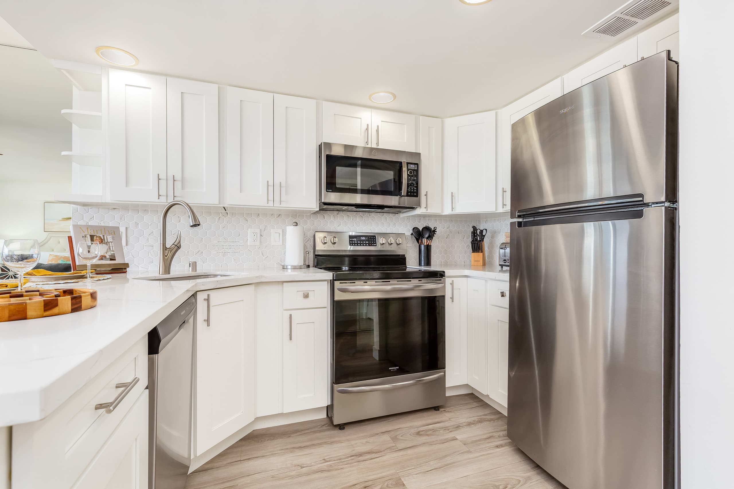 Ocean-Marina Sunset Views Condo with Full Kitchen - Image 8