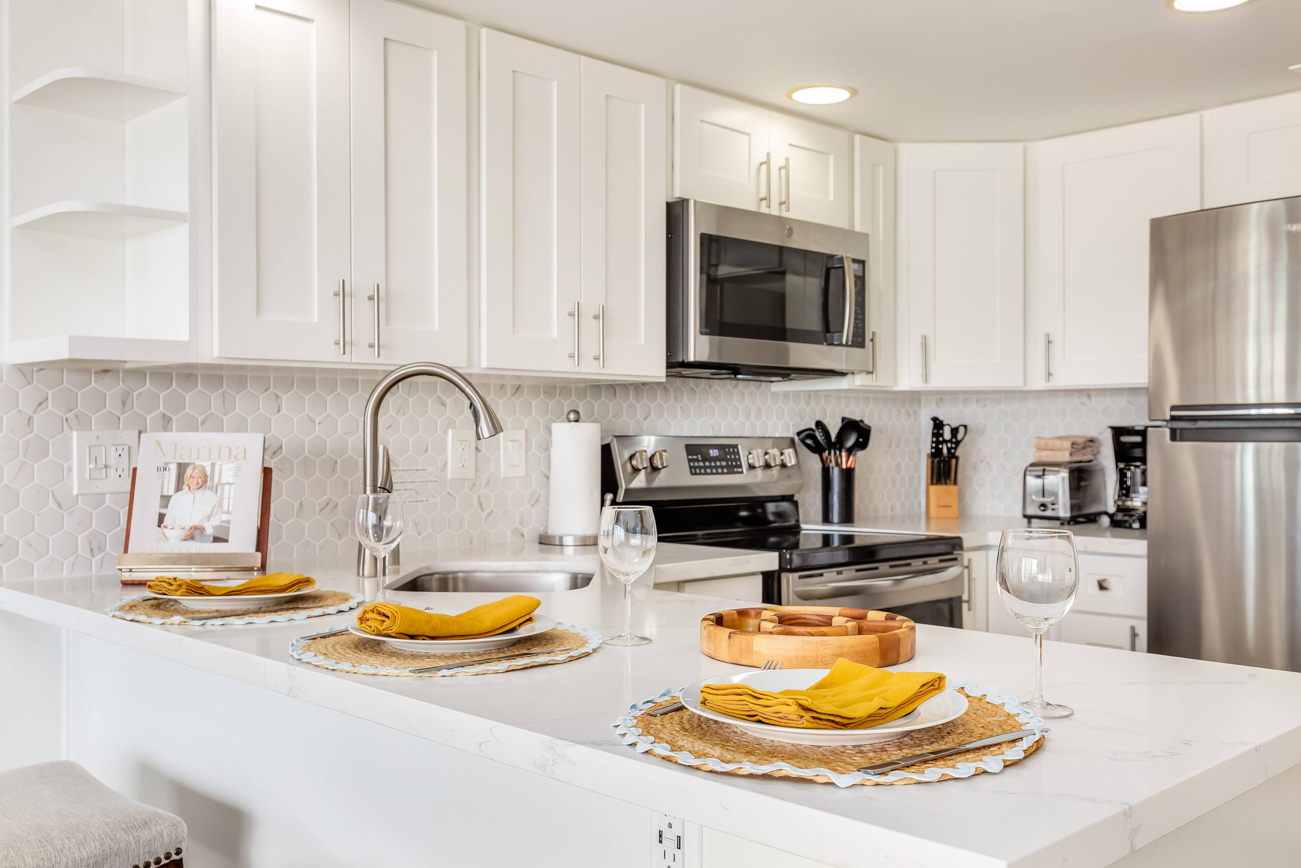 Ocean-Marina Sunset Views Condo with Full Kitchen - Image 7
