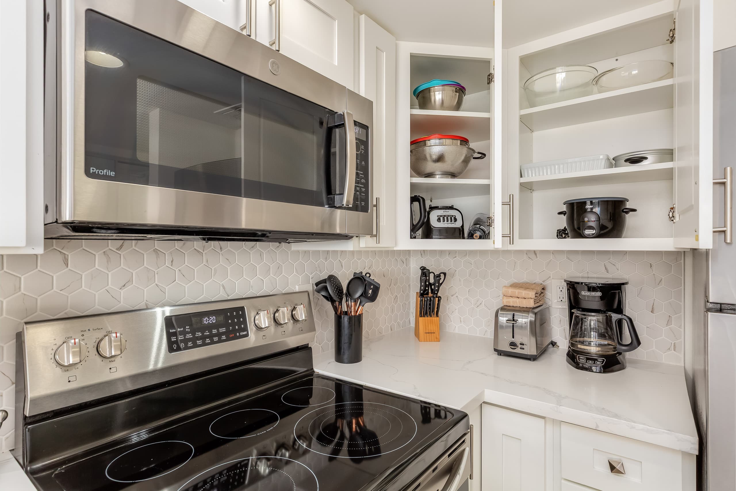 Ocean-Marina Sunset Views Condo with Full Kitchen - Image 11