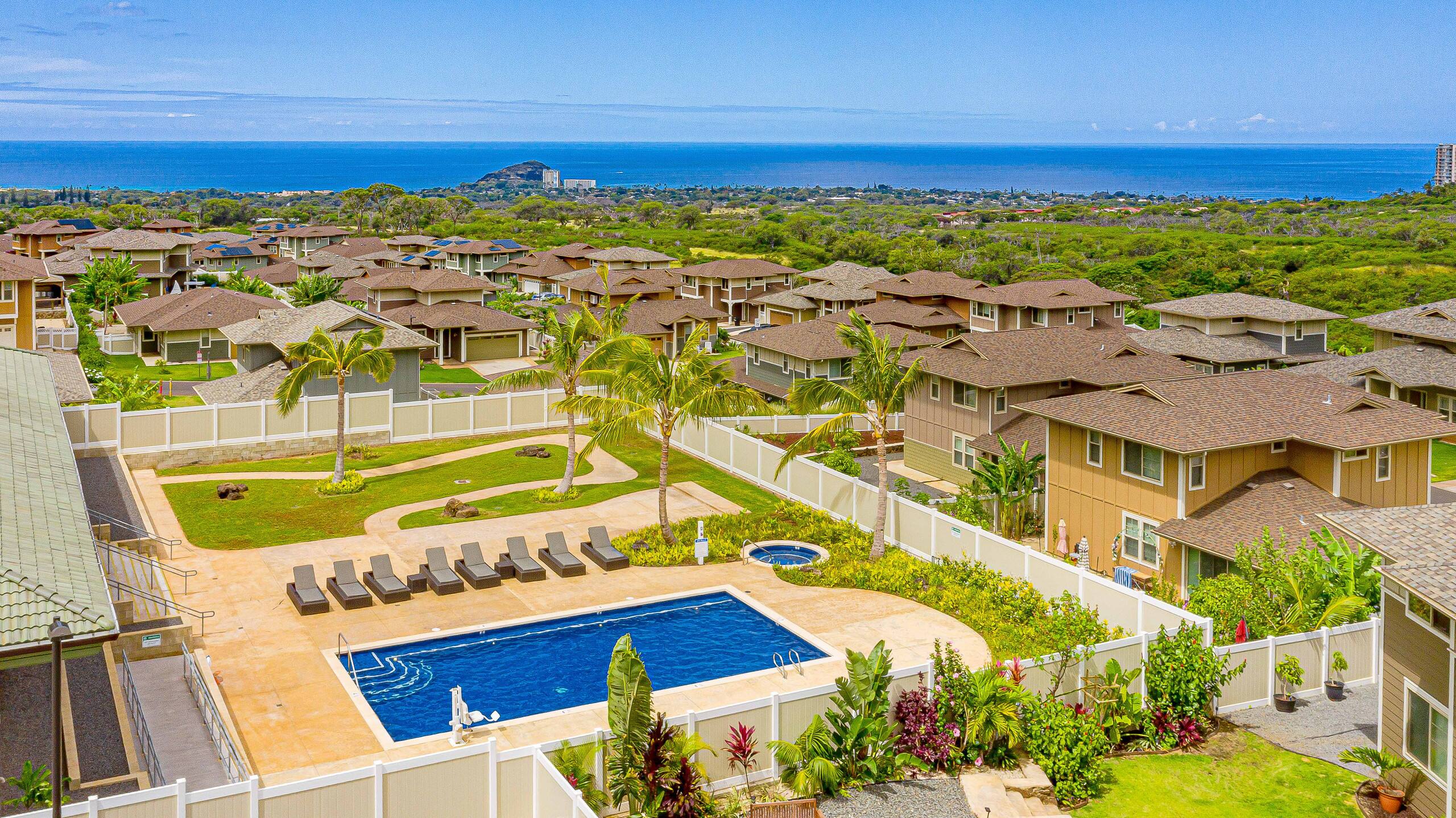 Home in Waianae · ★4.83 · 4 bedrooms · 6 beds · 3.5 private baths - Image 61