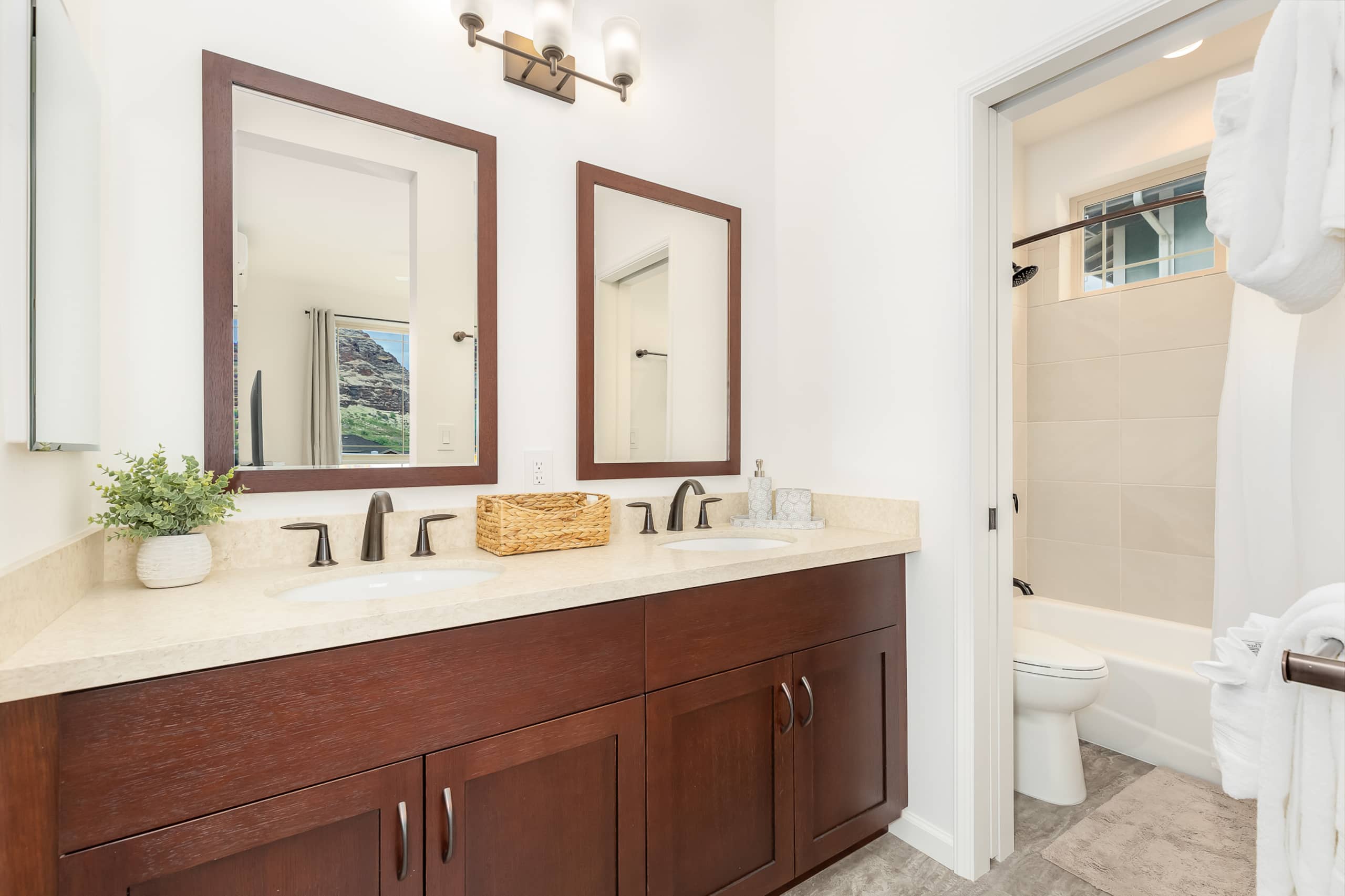 Home in Waianae · ★4.89 · 3 bedrooms · 5 beds · 2.5 private baths - Image 21