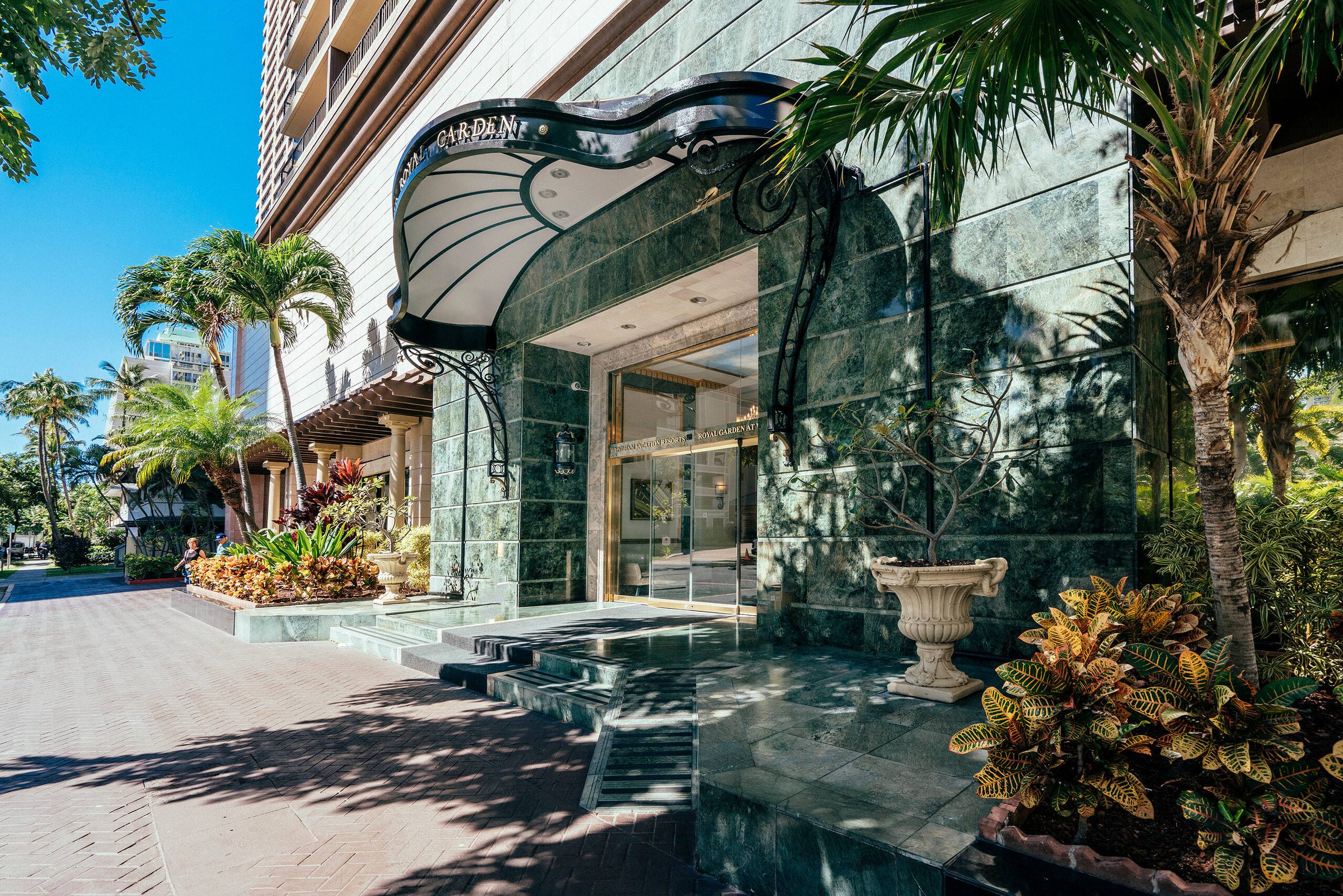 Condo in Honolulu · ★4.75 · 3 bedrooms · 3 beds · 3 private baths - Image 57