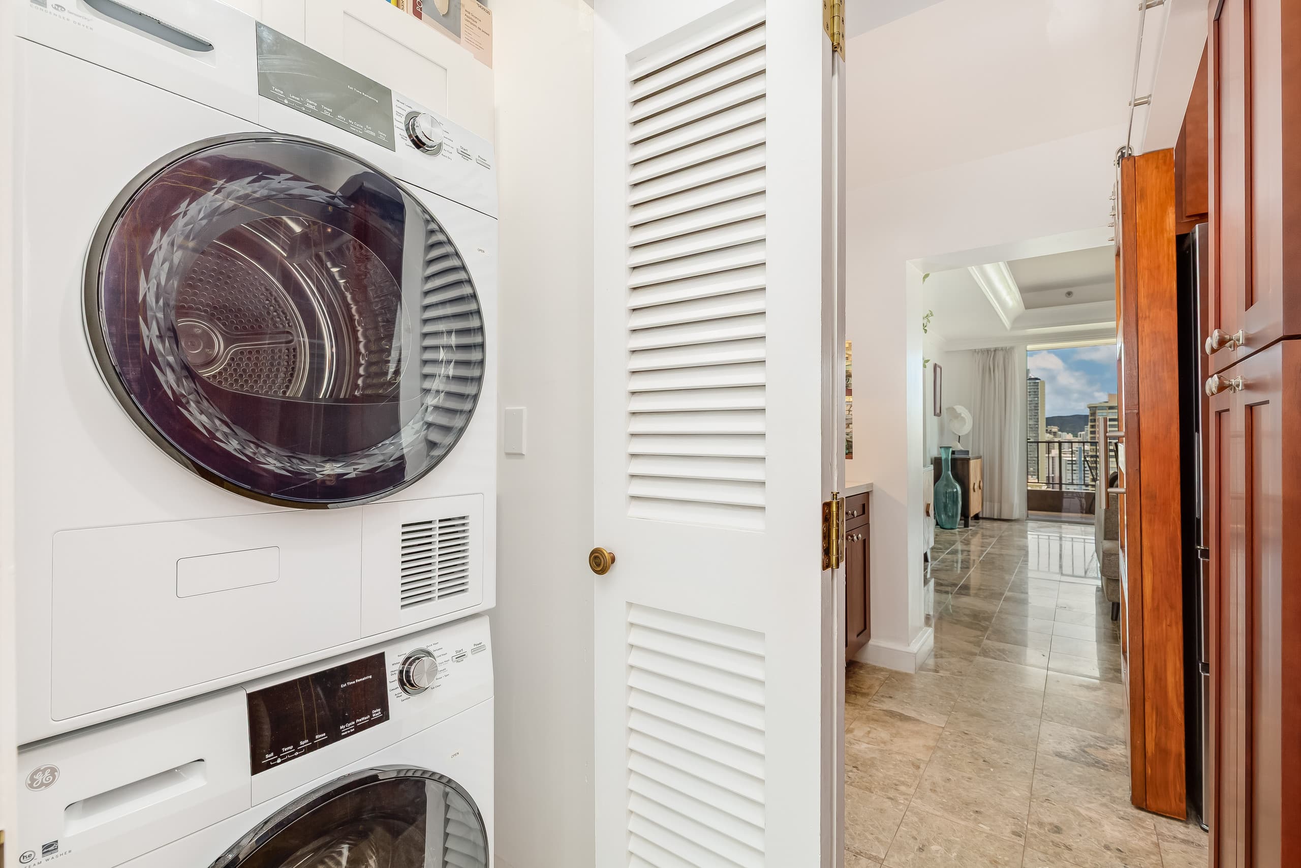 Condo in Honolulu · ★4.75 · 3 bedrooms · 3 beds · 3 private baths - Image 36