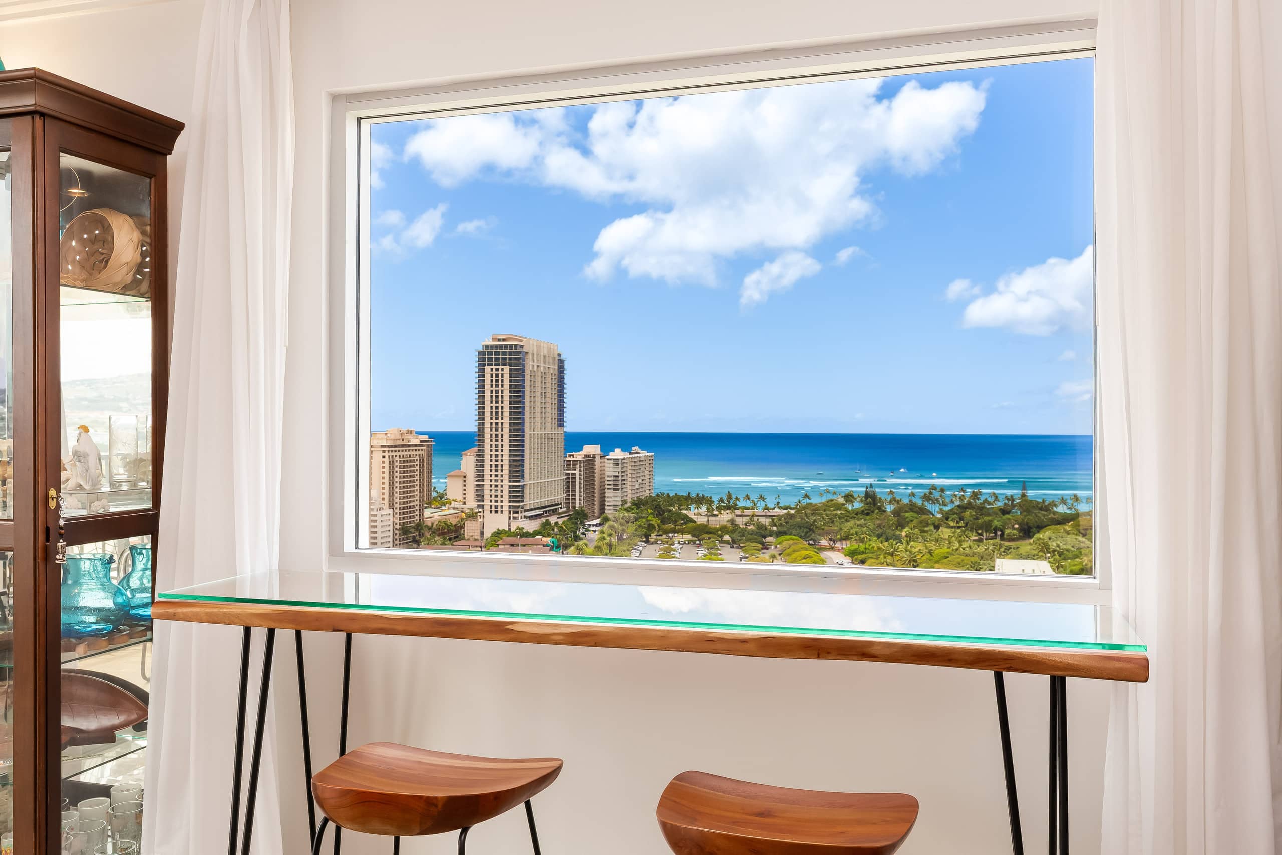 Condo in Honolulu · ★4.75 · 3 bedrooms · 3 beds · 3 private baths - Image 48