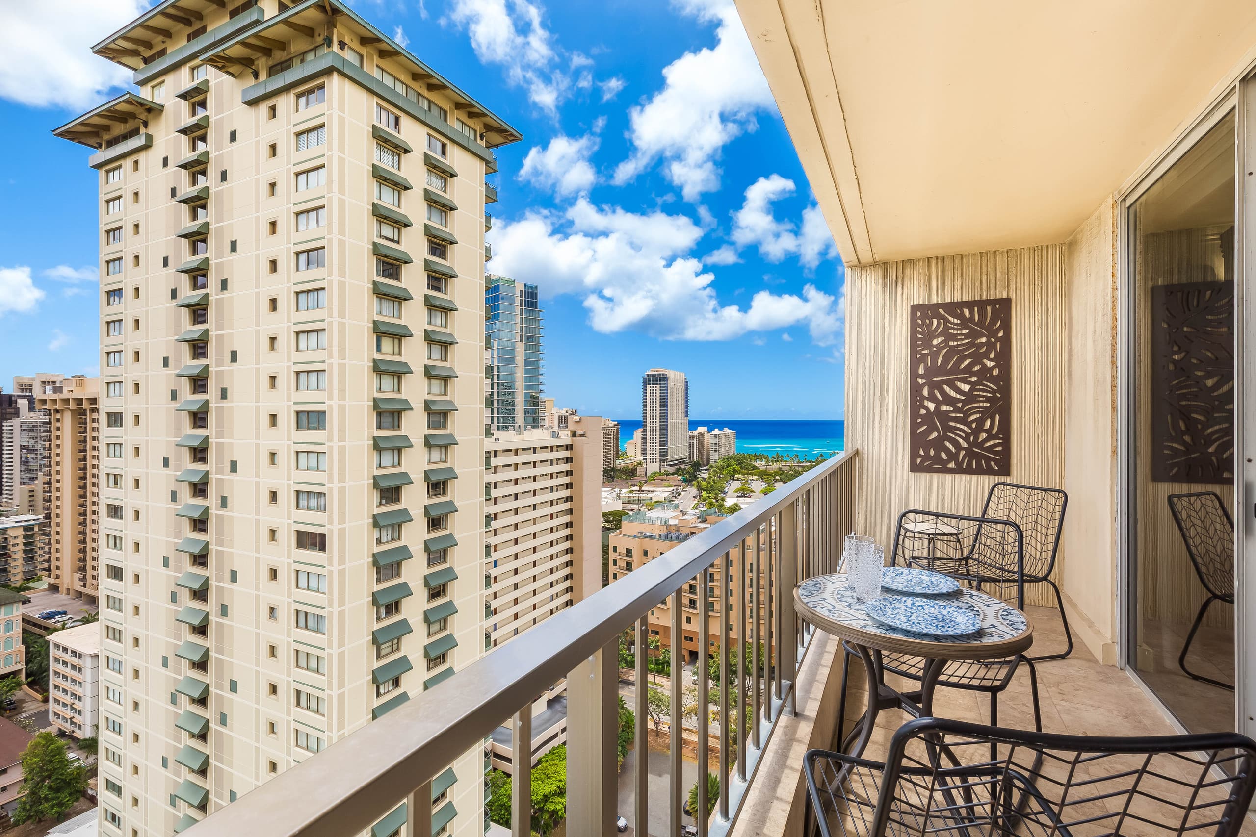 Condo in Honolulu · ★4.75 · 3 bedrooms · 3 beds · 3 private baths - Image 38