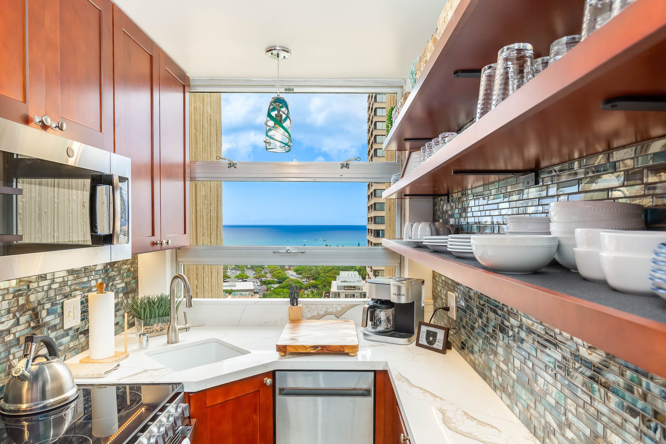 Condo in Honolulu · ★4.75 · 3 bedrooms · 3 beds · 3 private baths - Image 4