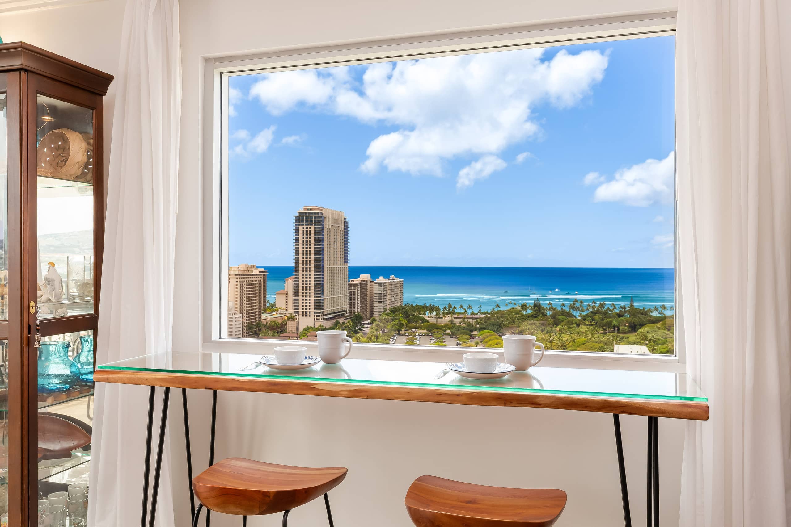 Condo in Honolulu · ★4.75 · 3 bedrooms · 3 beds · 3 private baths - Image 1