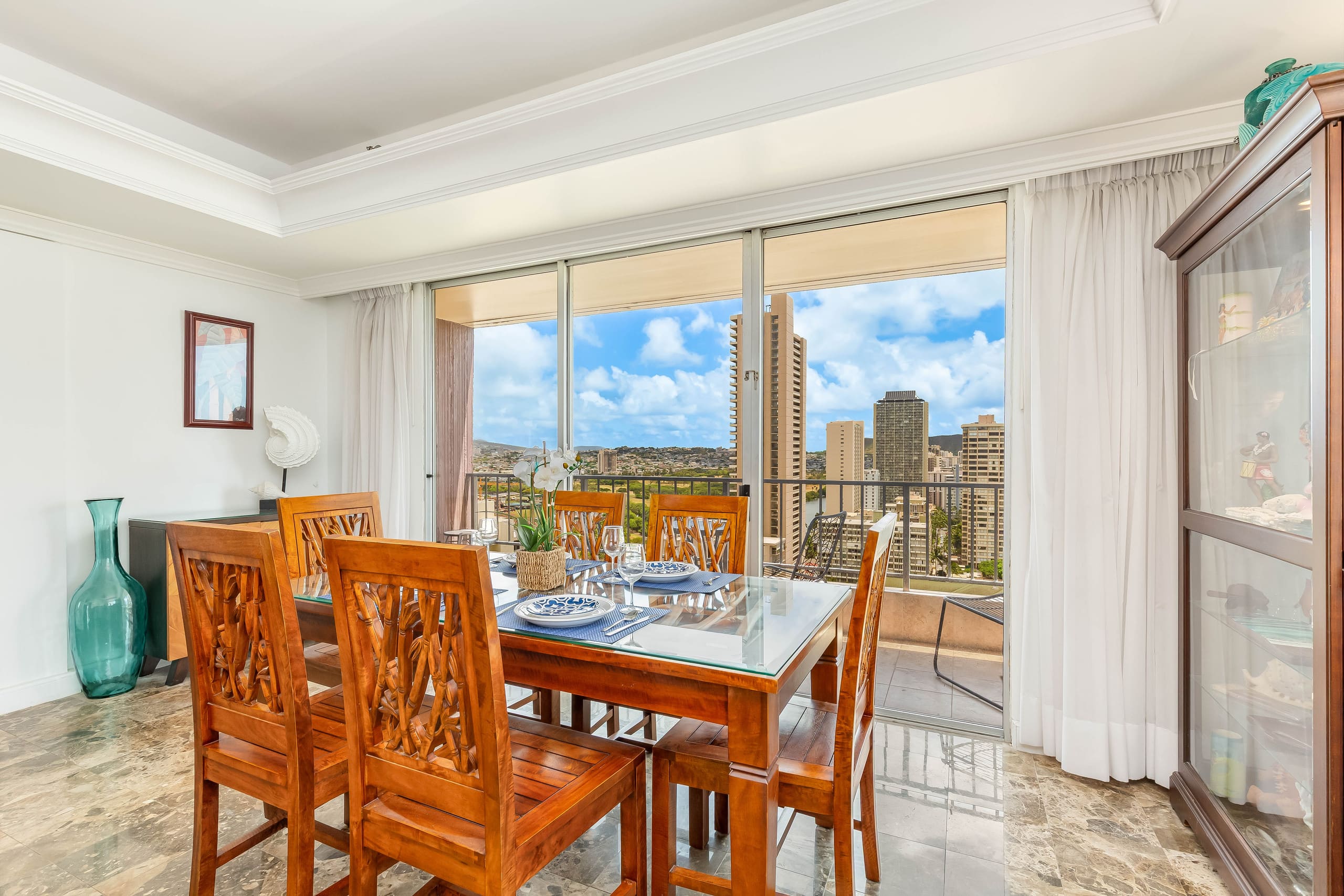 Condo in Honolulu · ★4.75 · 3 bedrooms · 3 beds · 3 private baths - Image 5