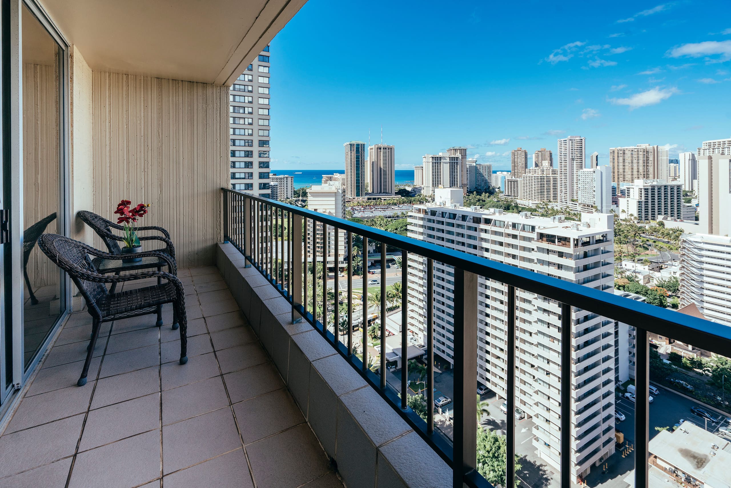 Condo in Honolulu · ★4.75 · 3 bedrooms · 3 beds · 3 private baths - Image 16