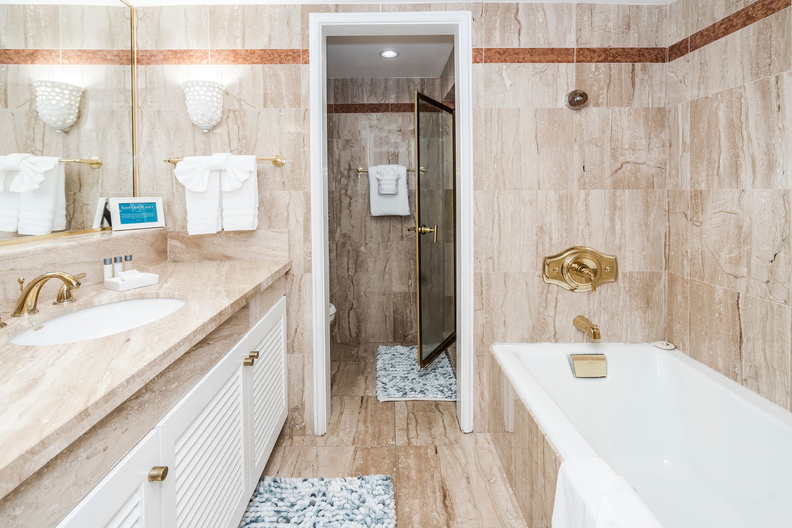 Condo in Honolulu · ★4.75 · 3 bedrooms · 3 beds · 3 private baths - Image 23