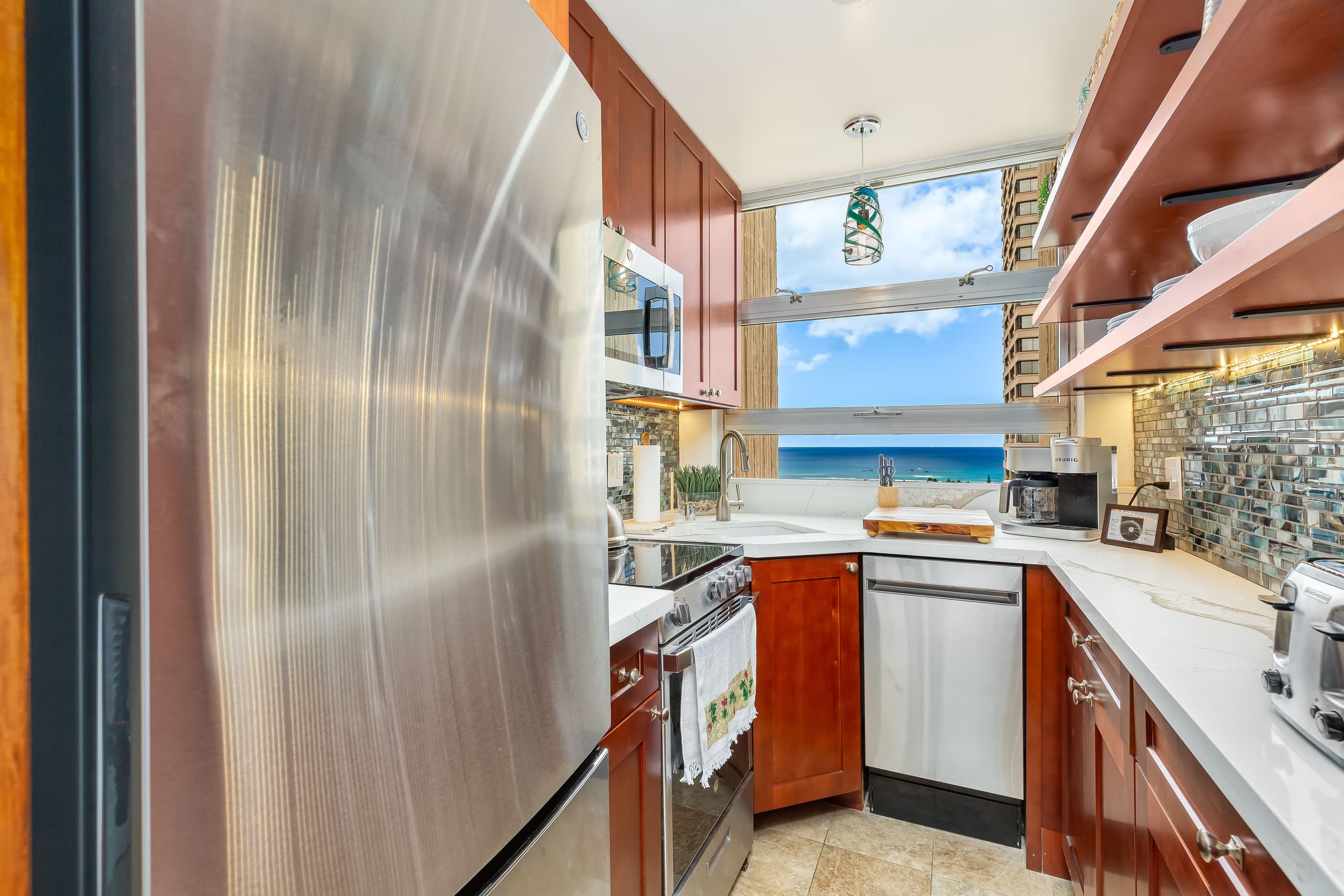 Condo in Honolulu · ★4.75 · 3 bedrooms · 3 beds · 3 private baths - Image 35