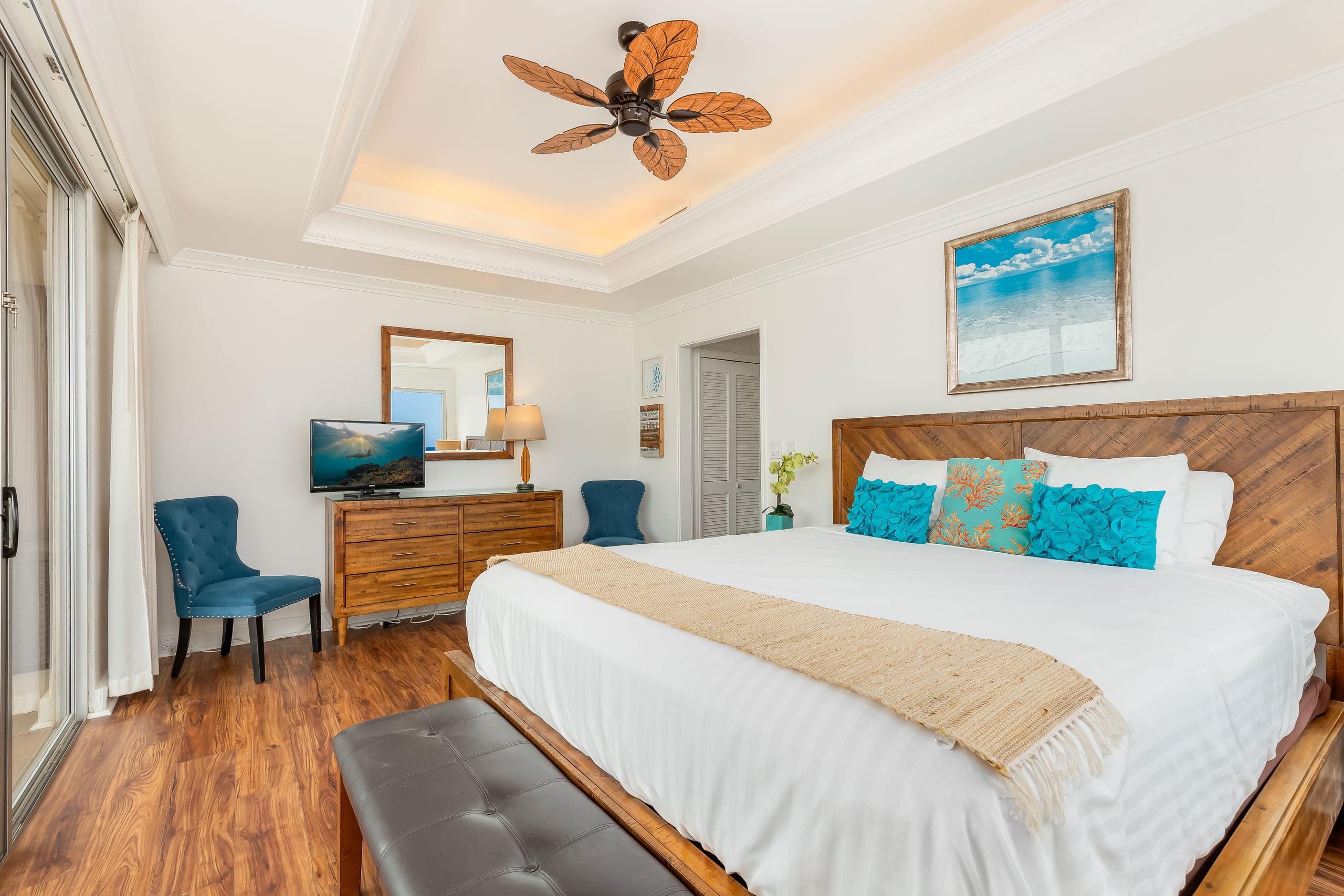 Condo in Honolulu · ★4.75 · 3 bedrooms · 3 beds · 3 private baths - Image 27