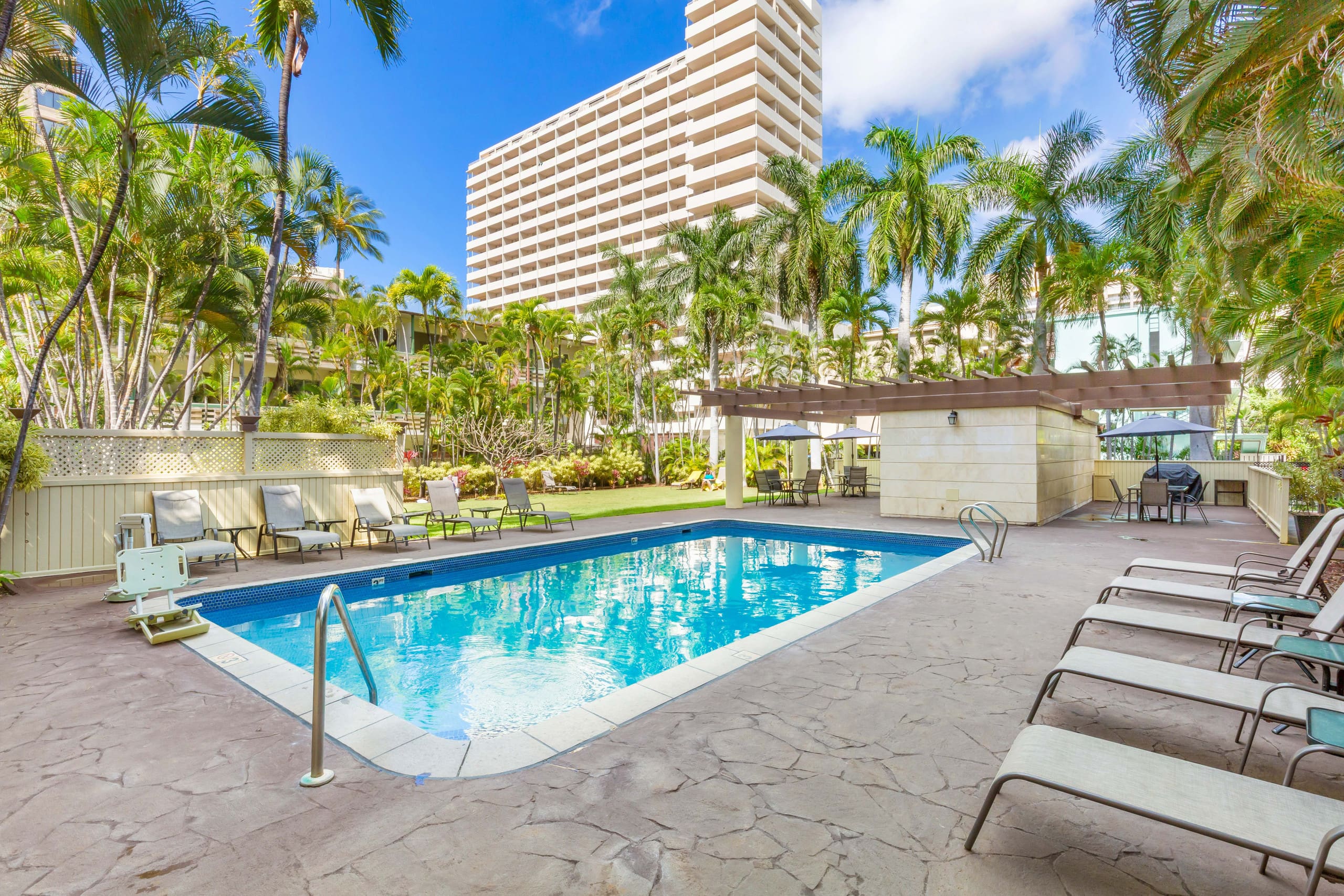 Condo in Honolulu · ★4.75 · 3 bedrooms · 3 beds · 3 private baths - Image 49