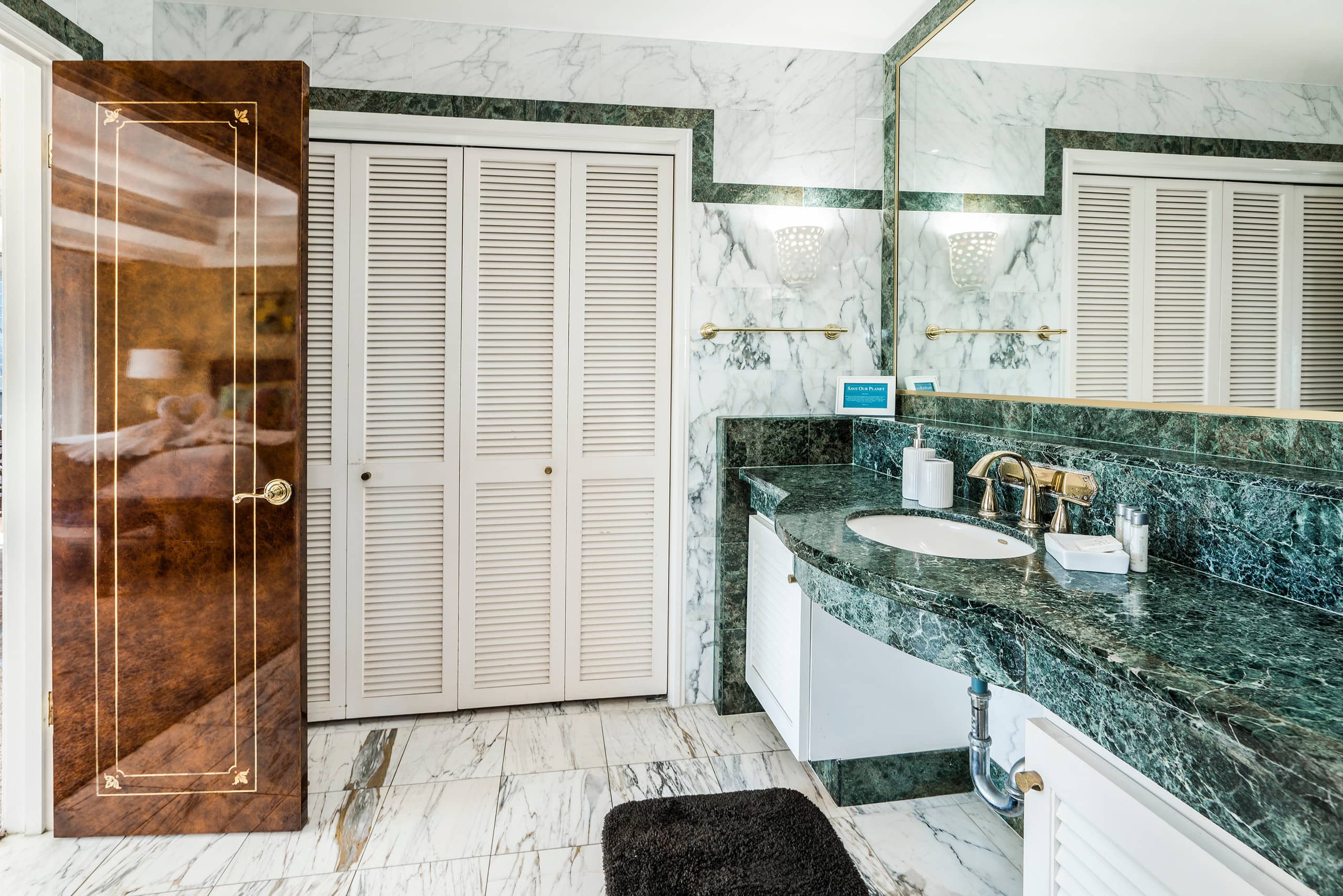 Condo in Honolulu · ★4.75 · 3 bedrooms · 3 beds · 3 private baths - Image 18