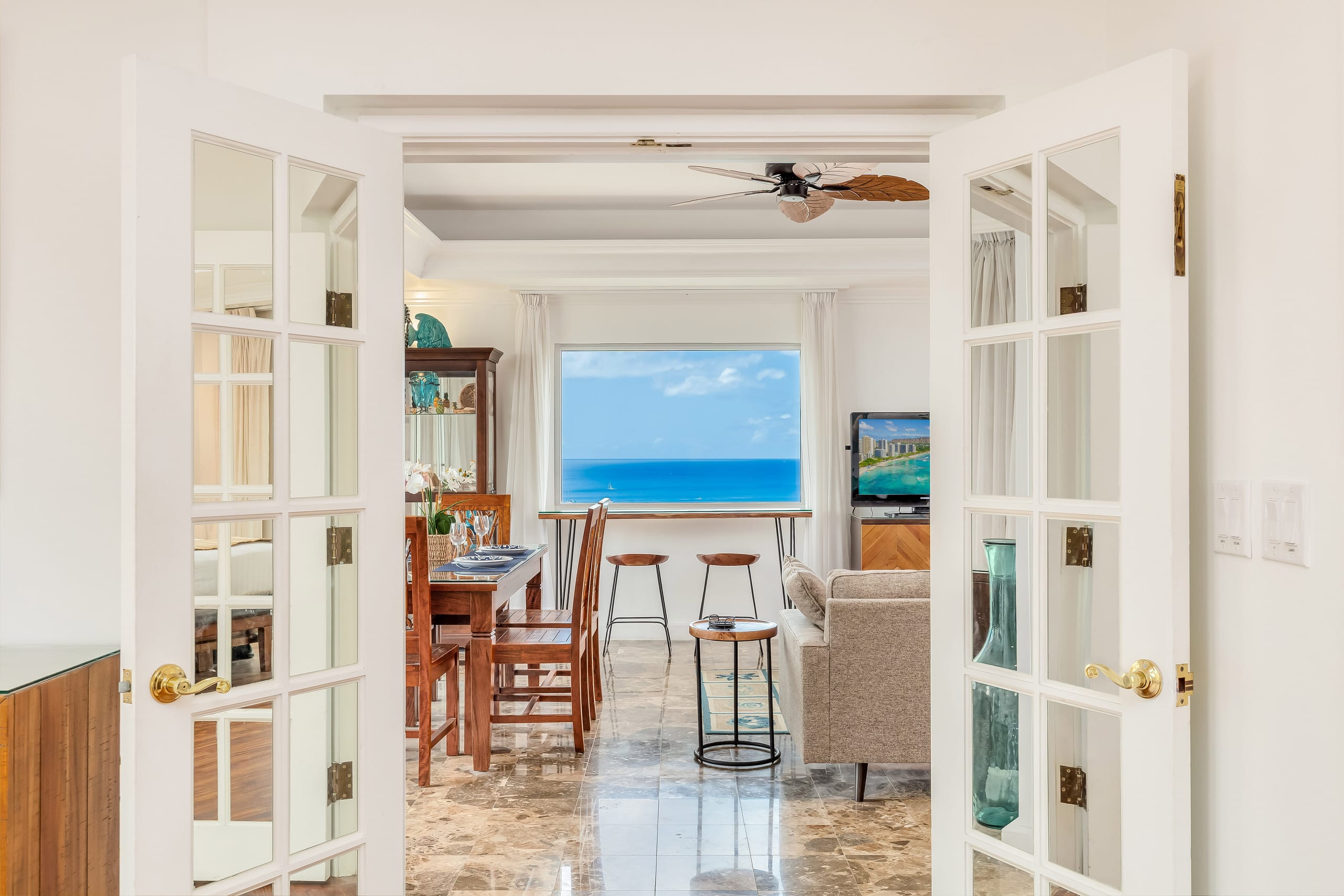 Condo in Honolulu · ★4.75 · 3 bedrooms · 3 beds · 3 private baths - Image 15