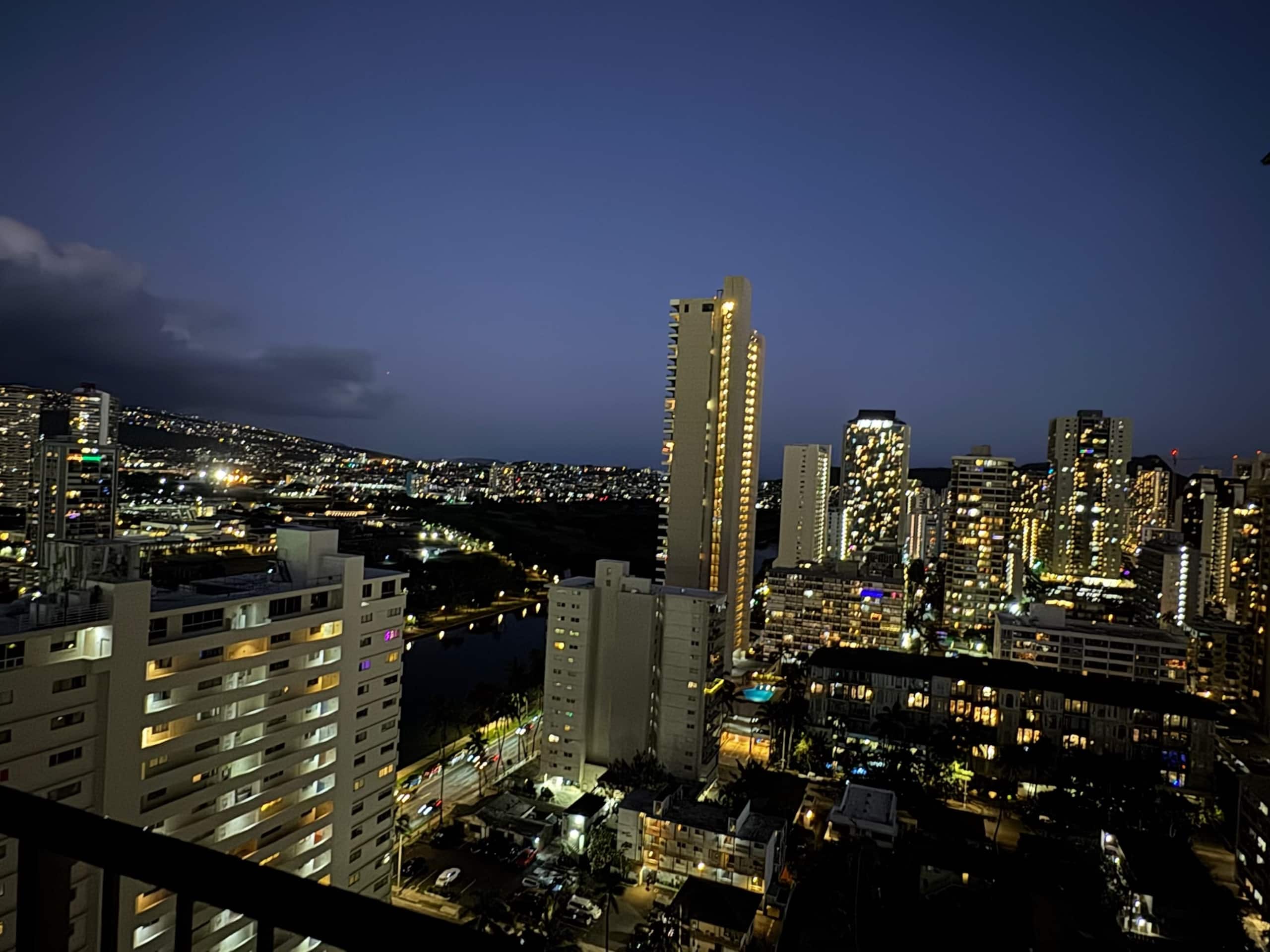 Condo in Honolulu · ★4.75 · 3 bedrooms · 3 beds · 3 private baths - Image 47