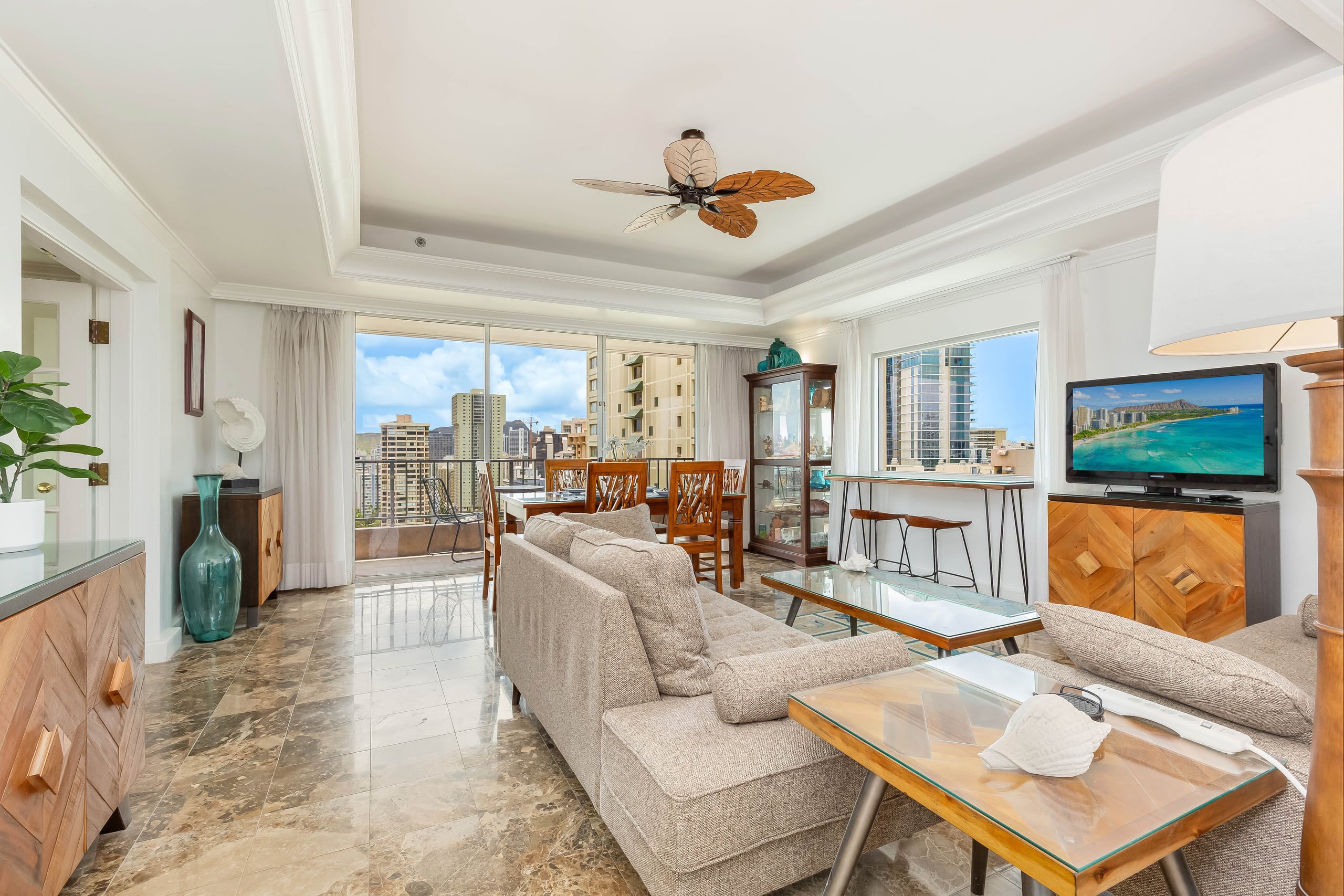 Condo in Honolulu · ★4.75 · 3 bedrooms · 3 beds · 3 private baths - Image 43