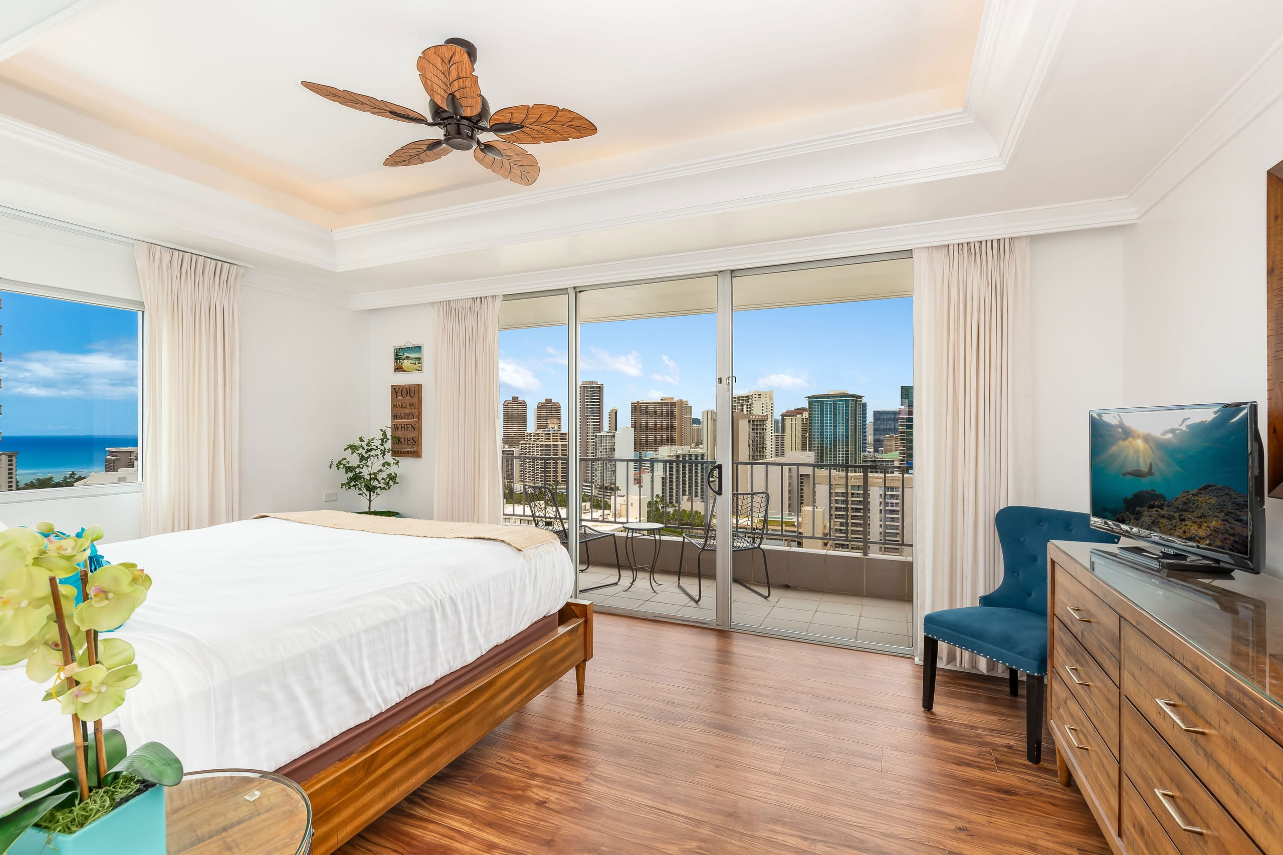 Condo in Honolulu · ★4.75 · 3 bedrooms · 3 beds · 3 private baths - Image 13