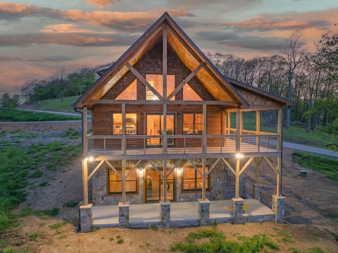 Popular Airbnb listing: Brand New | Hot Tub + Grandfather Mtn + Views in Beech Mountain