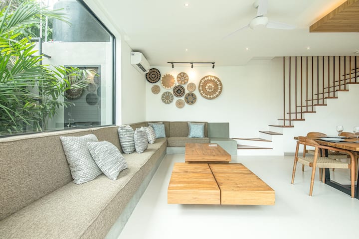 Luxury 5br Retreat, 400m From Café Del Mar - Seminyak