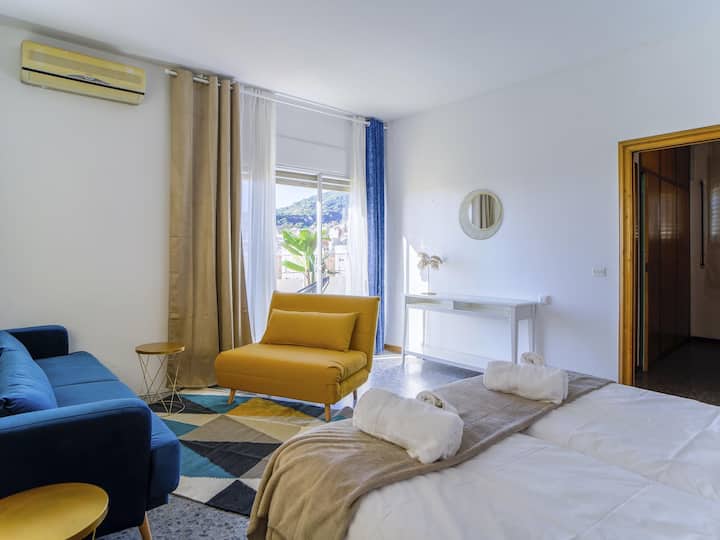 Bed&BCN Hills House with swimming pool