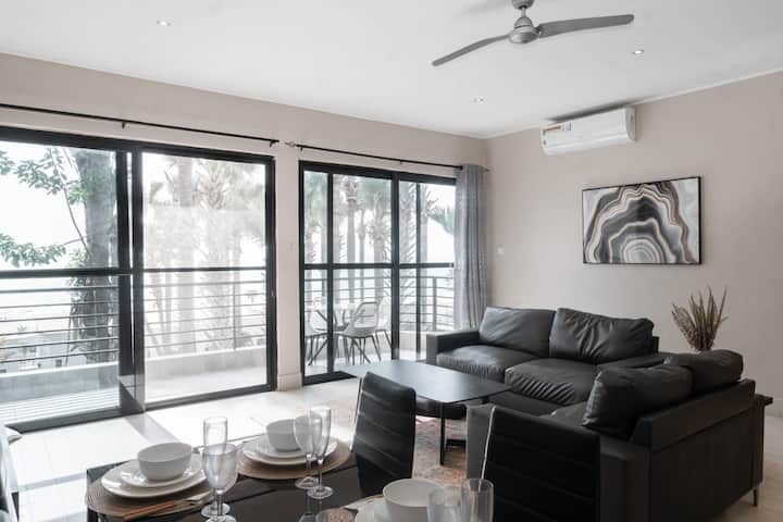 Relax Waterfront Serviced Apartment Two(2) - Gambie