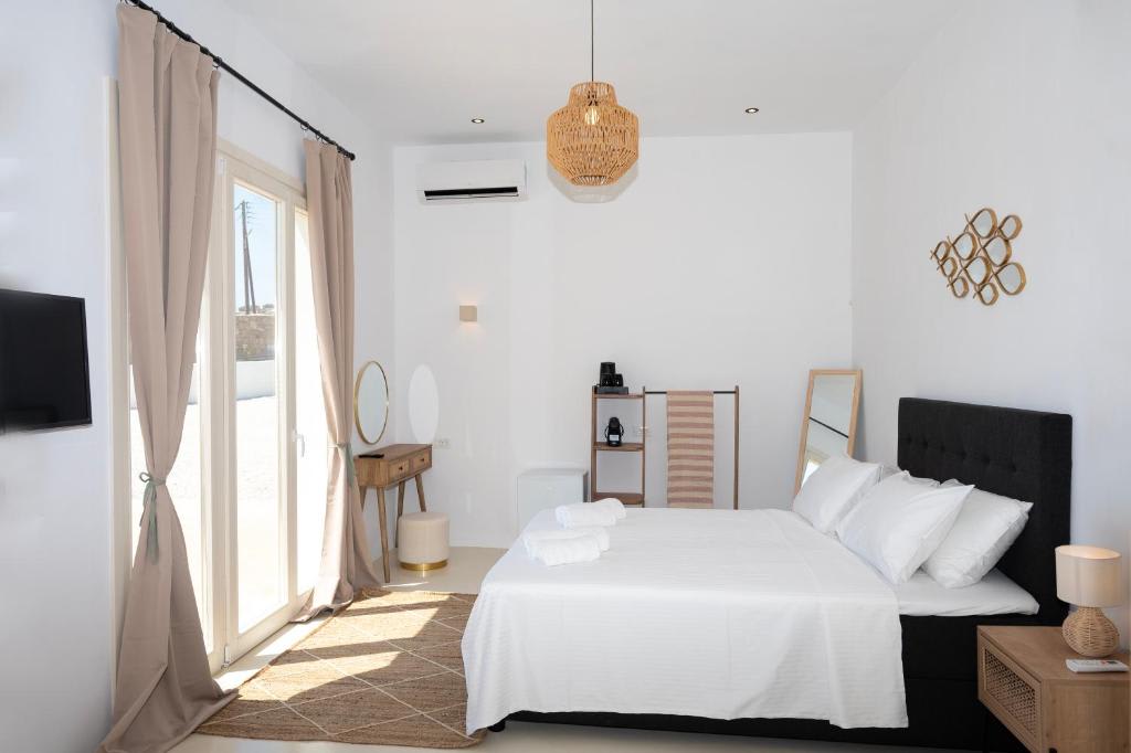 Dhomë gjumi dyshe – Stil modern dhe dritë natyrale – Dekor elegant, tone të buta dhe shtroja premium për net të qeta.