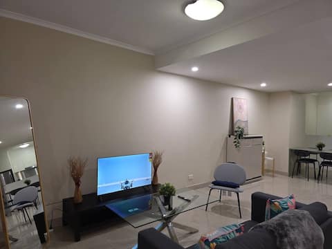 Popular Airbnb listing: Z-SYD Zetland 2BR 228A Apt Close to CBD & Airport in Zetland
