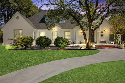 Historic Estate + Pool (Small Group)