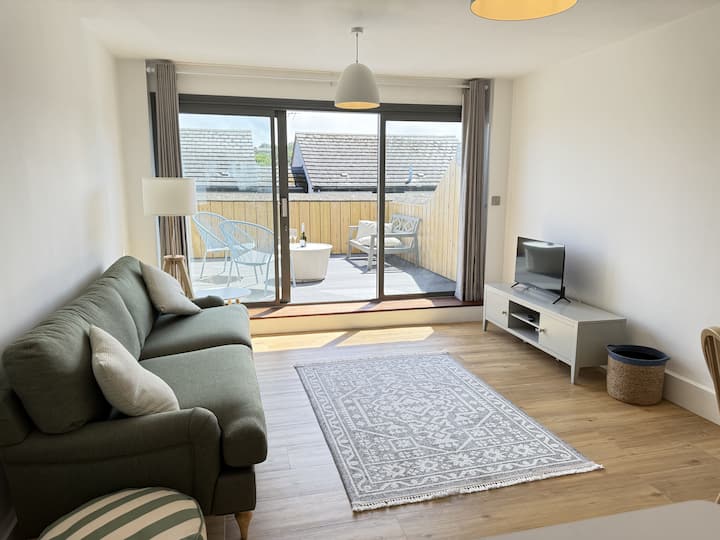 5 Ayr Court – Sea-view Balcony Flat With Parking - St Ives
