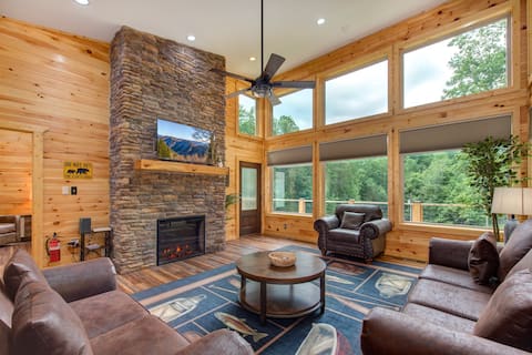 Mountain Retreat w/Private Indoor Pool, Hot Tub,
