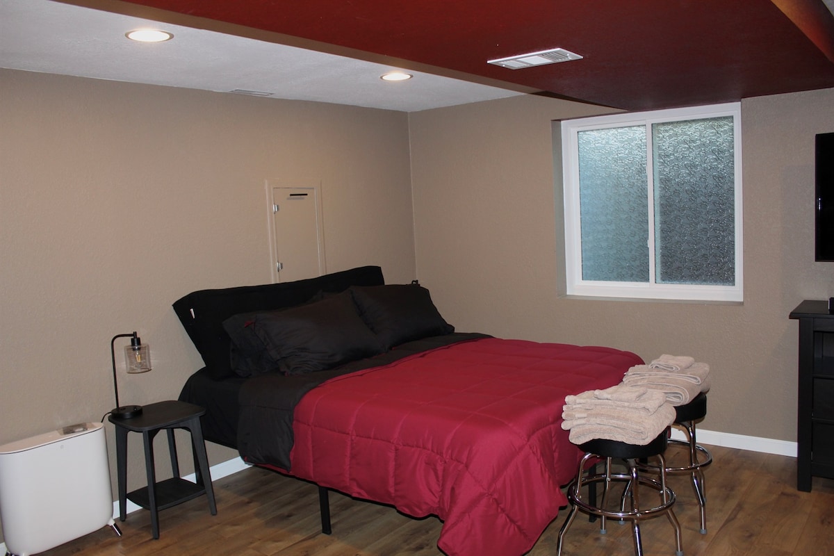 BR5 Canyon Cave (apartman s bračnim krevetom (160 – 179 cm)) – Uživajte u udobnosti ovog apartmana u suterenu.