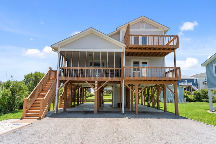 Shooting Star Beachhouse: 4br Ocean View Home Oki - Oak Island, NC