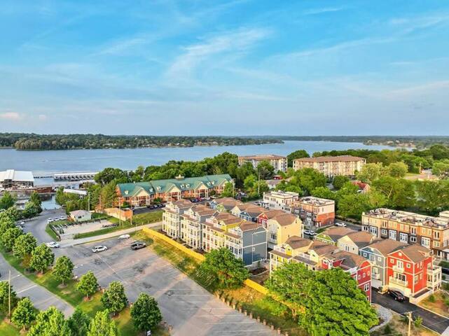 24 Guest Lake Hangout with 12 beds! gallery image 2