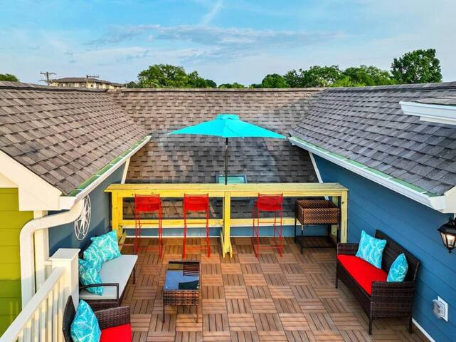 24 Guest Lake Hangout with 12 beds! gallery image 5