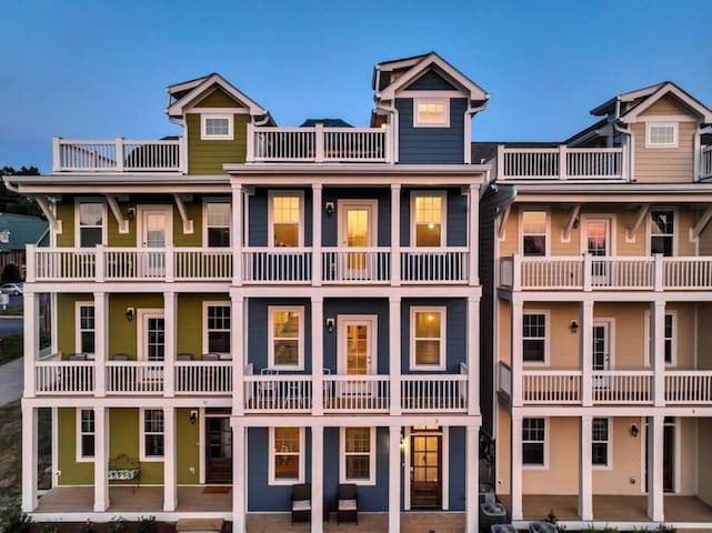 24 Guest Lake Hangout with 12 beds!